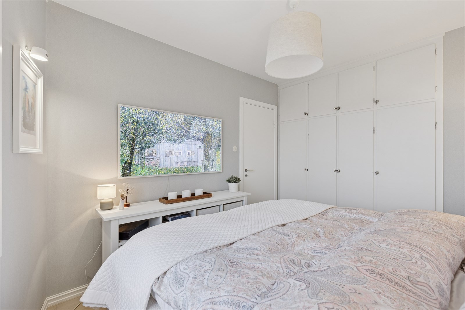 Garderobeskap på soverom Galleribilde