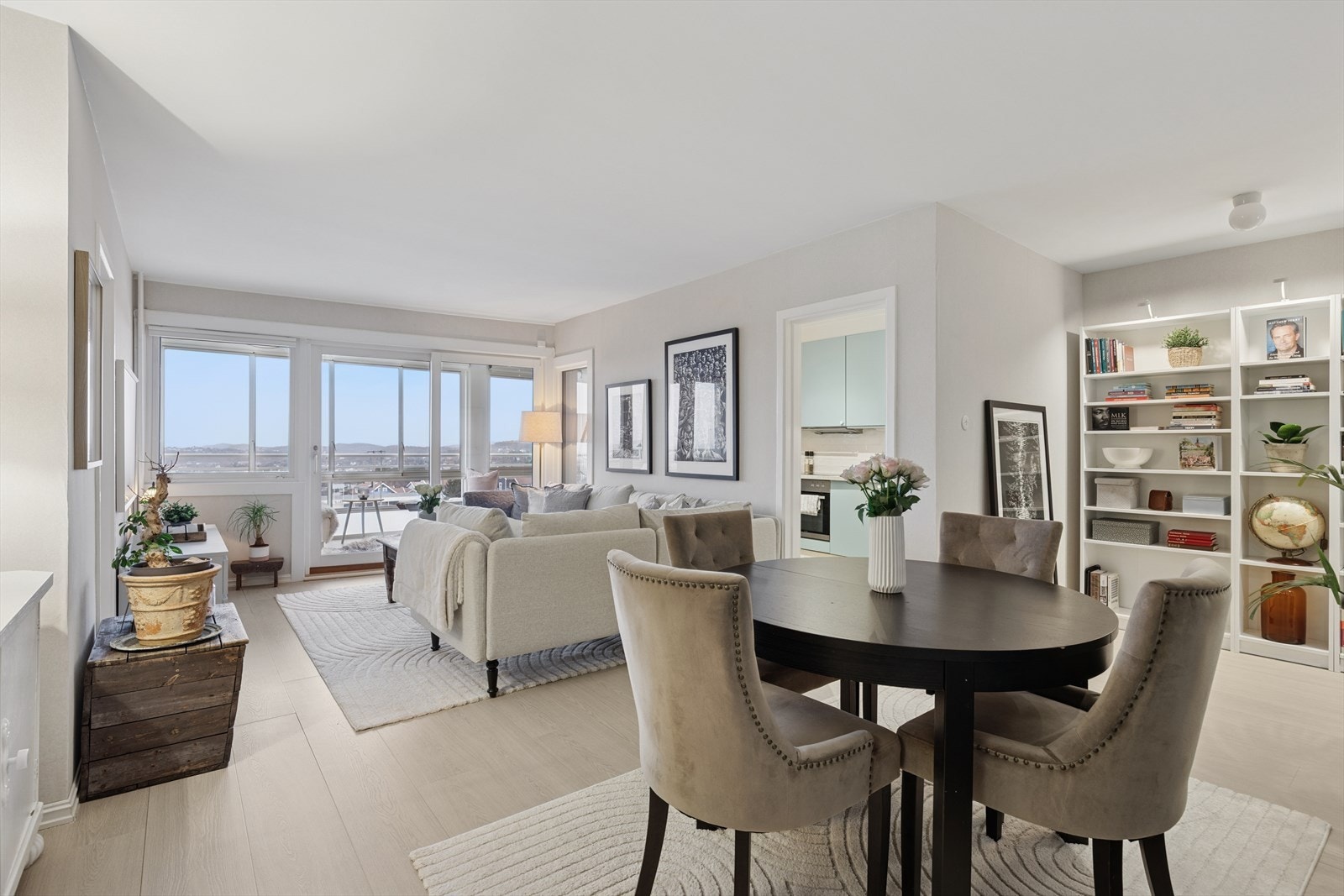 God plass til både sofa og spisebord Galleribilde