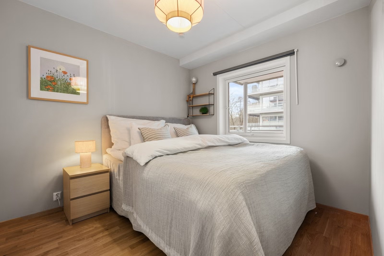 Soverommet fremstår som lyst og romslig Galleribilde