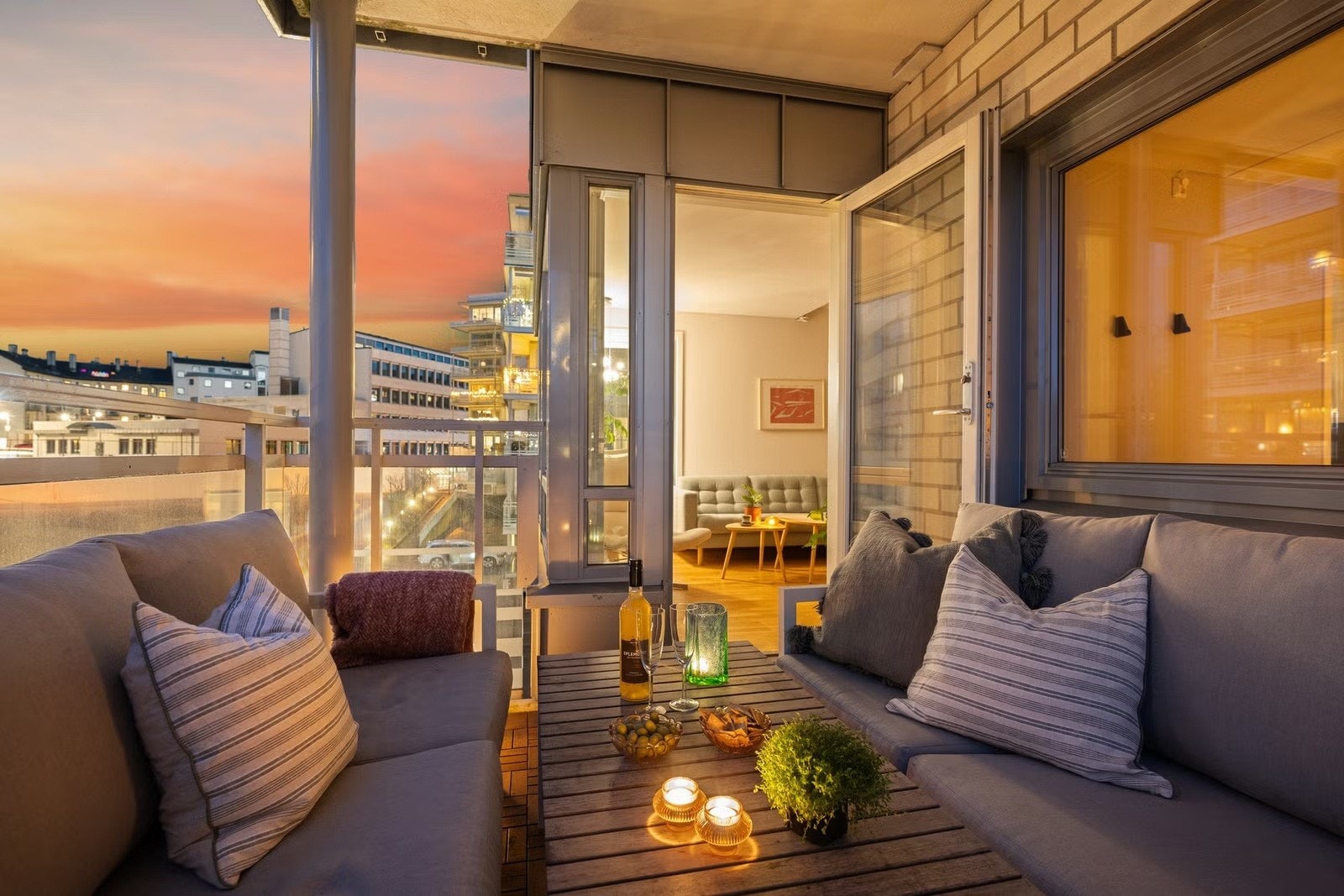 Fra stuen er det utgang til balkong Galleribilde