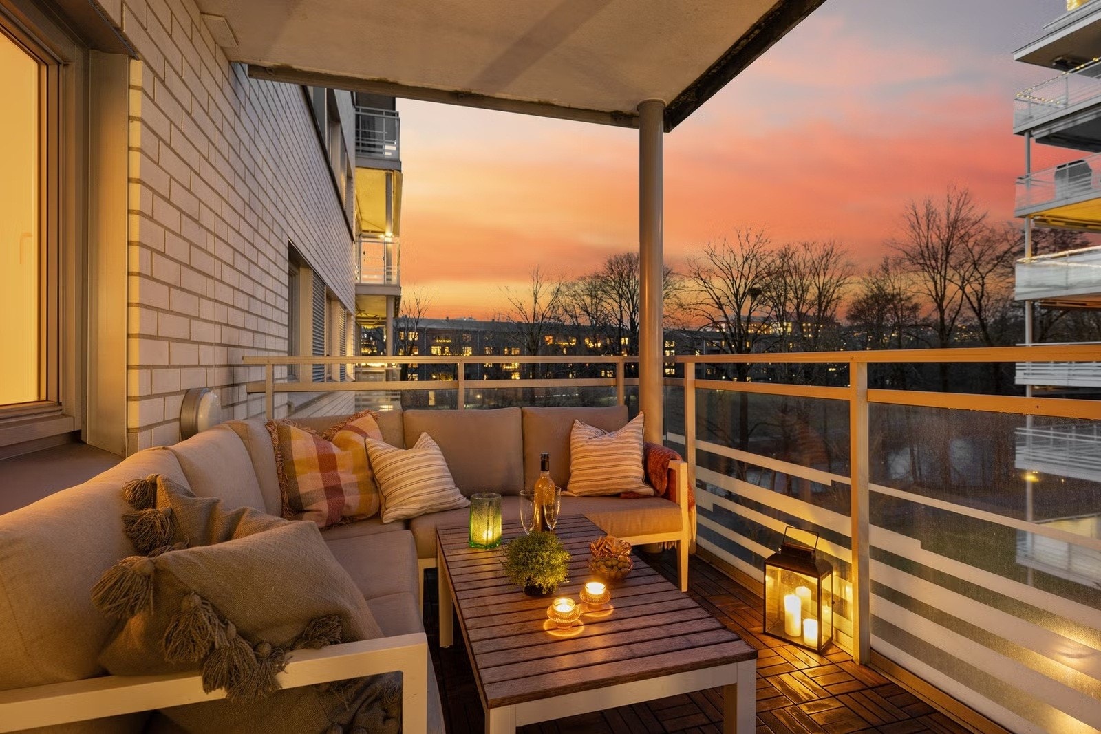 Balkong med plass til utemøblement og grill Galleribilde