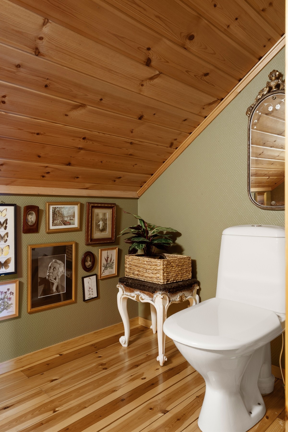 Toalettrom. Galleribilde