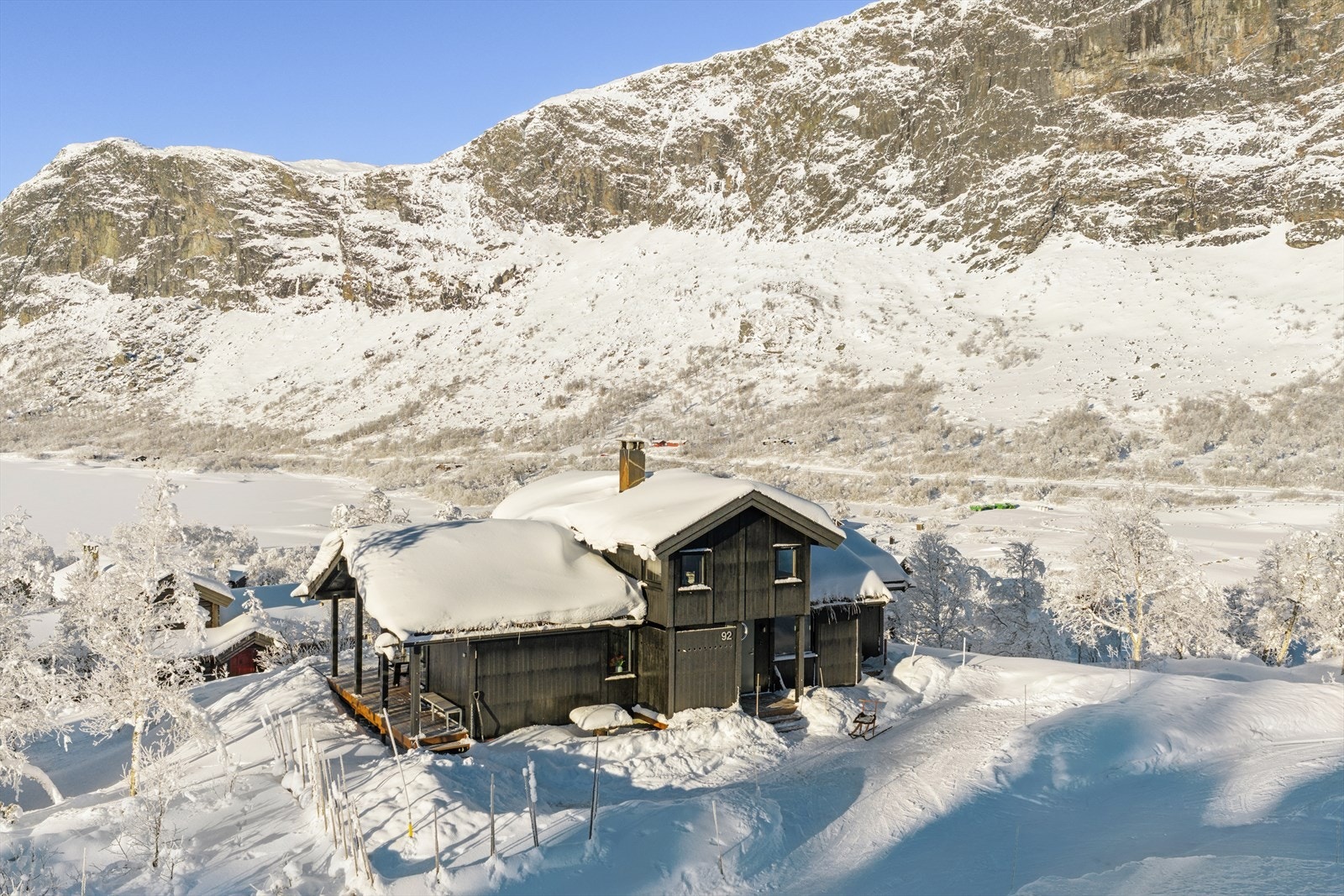 Hytta er oppført i 2003 og har en flott utsikt mot Otrøvannet og fjellandskapet. Galleribilde