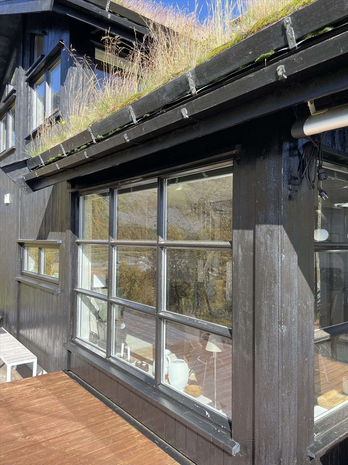 Taket er tekket med torv, en tradisjonell og robust løsning. Galleribilde