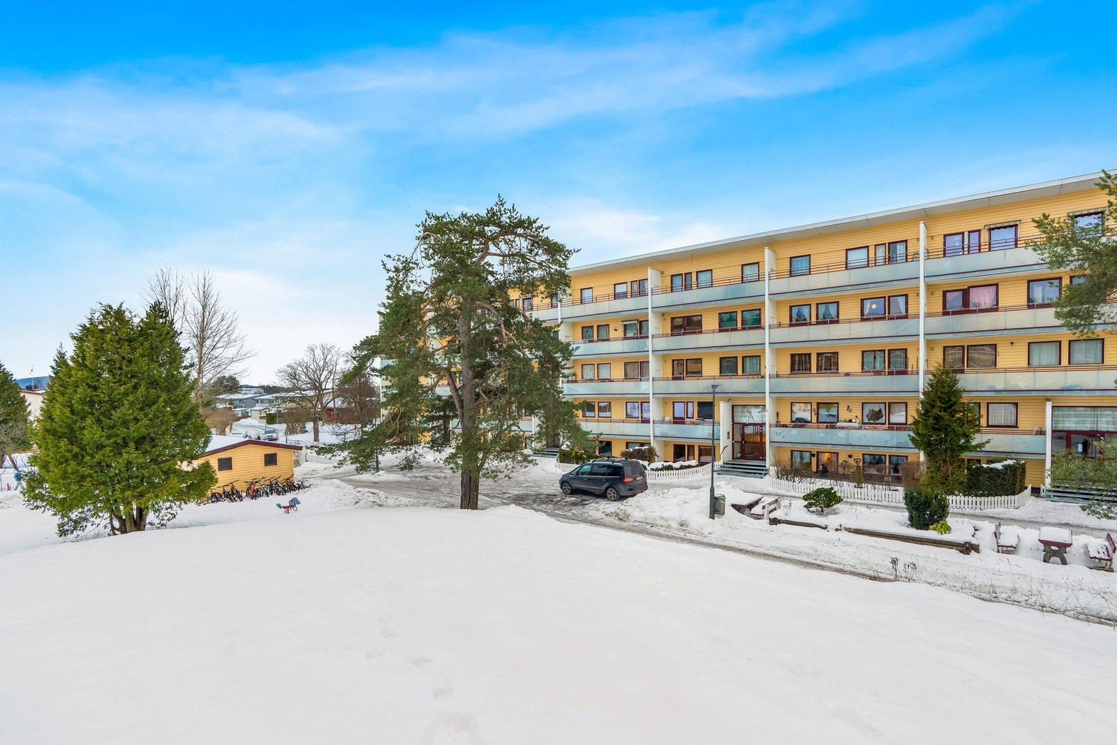 Her bor du i et hyggelig sameie med pent opparbeidede fellesarealer Galleribilde