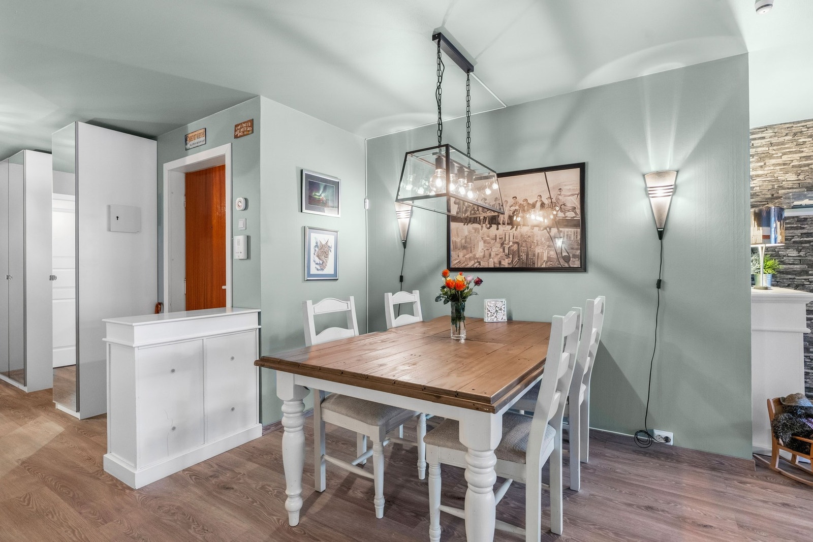 Her kan hyggelige måltider nytes med venner og familie Galleribilde