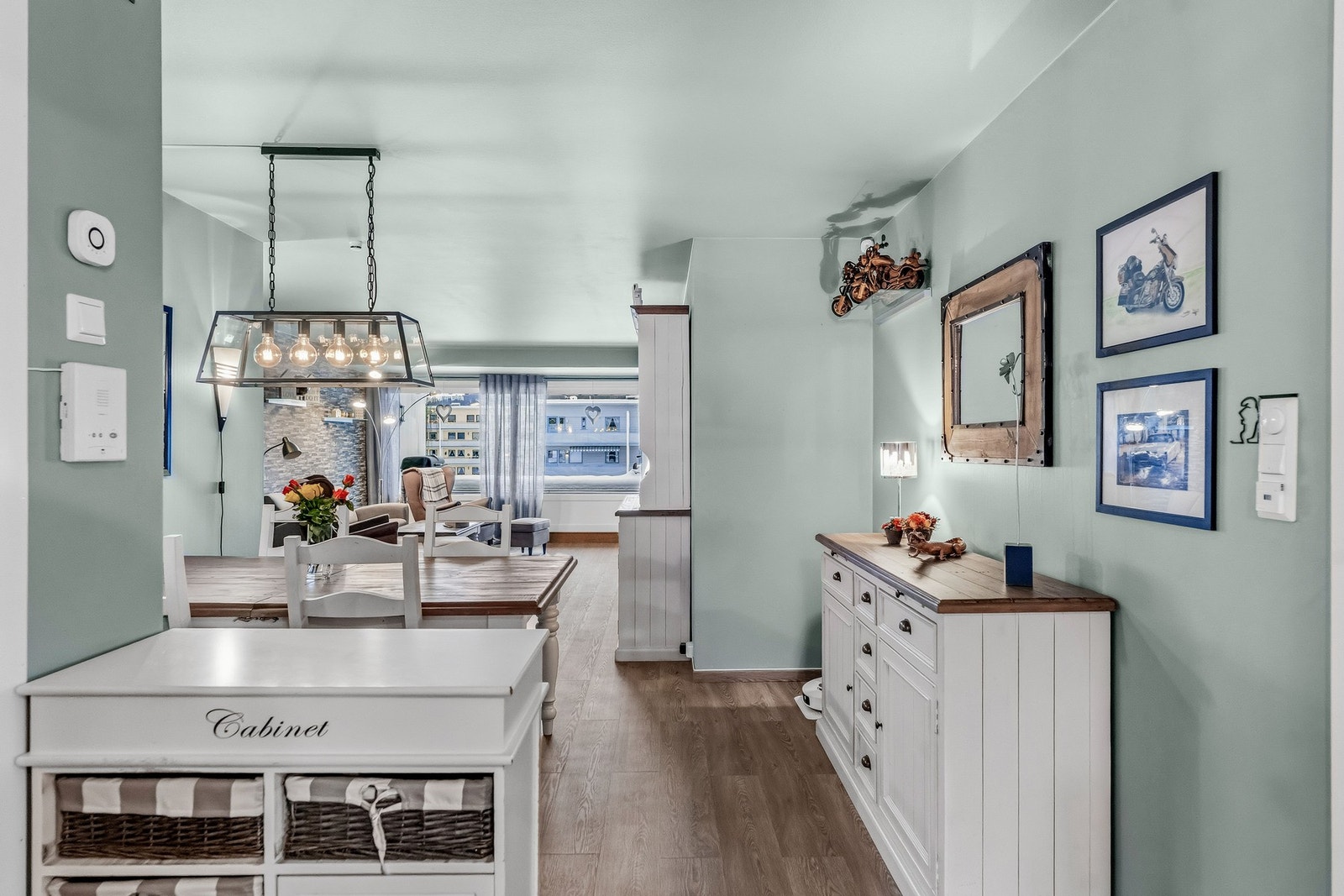 Inngangspartiet binder fint sammen stuen, badet, kjøkkenet og det minste soverommet Galleribilde