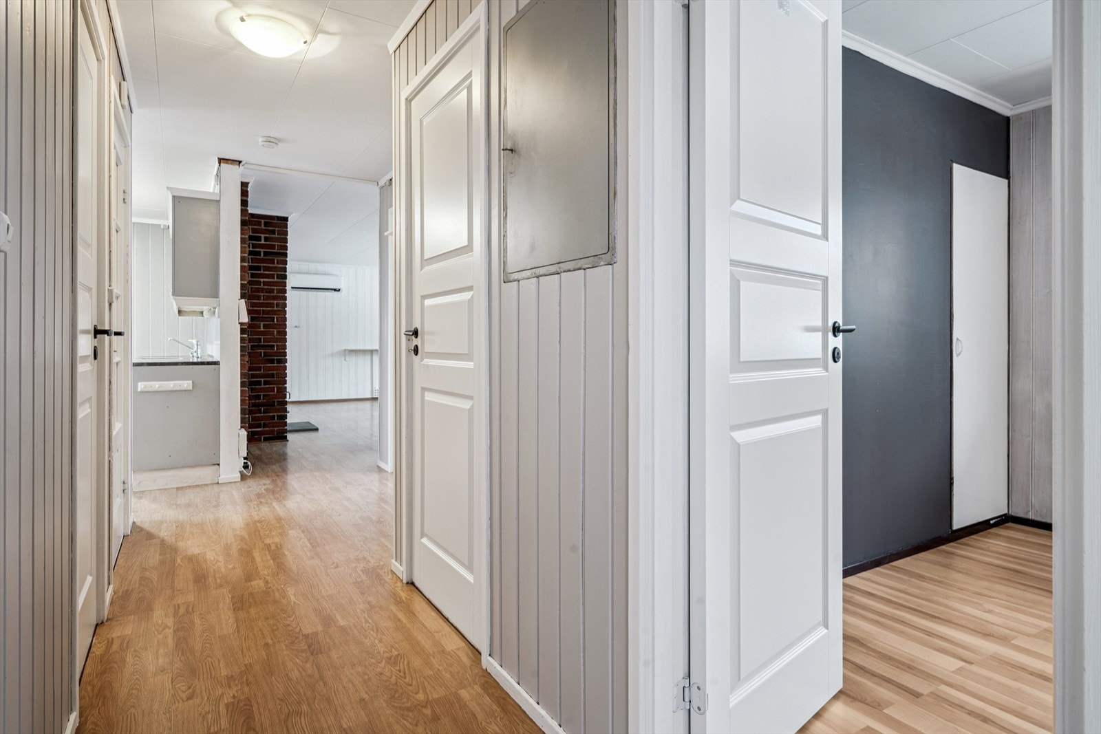 Gangen binder sammen soverommene og oppholdsrommene på en praktisk måte. Galleribilde