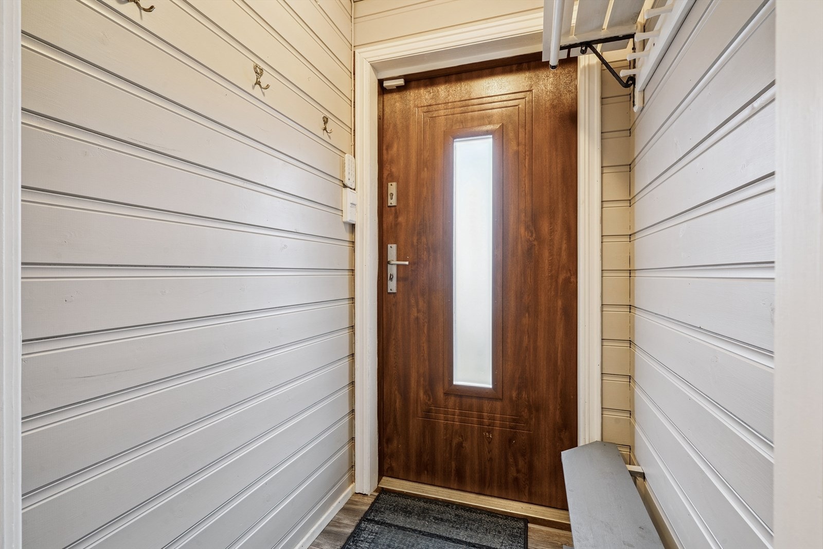 Entré med plass til å henge fra seg yttertøy. Galleribilde