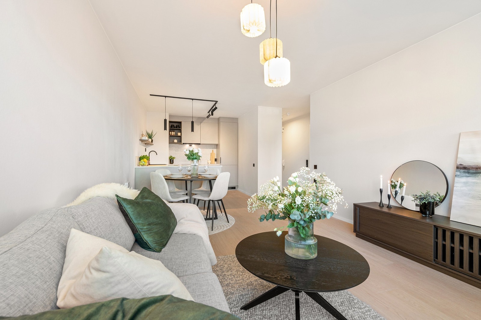 Ved kjøkkenet passer det ypperlig med et rundt bord Galleribilde