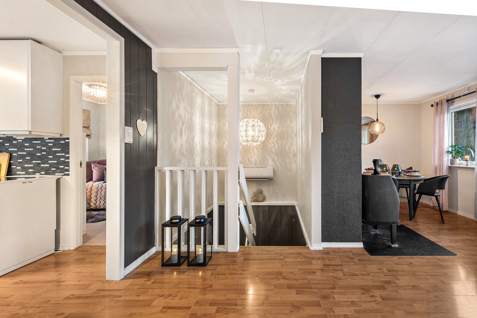 Trappen leder ned til boligens 1.etasje Galleribilde