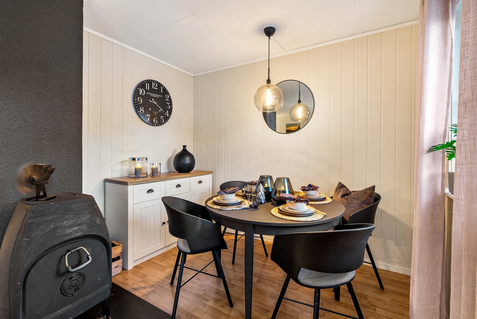 Oppvarming med vedovn og varmepumpe Galleribilde