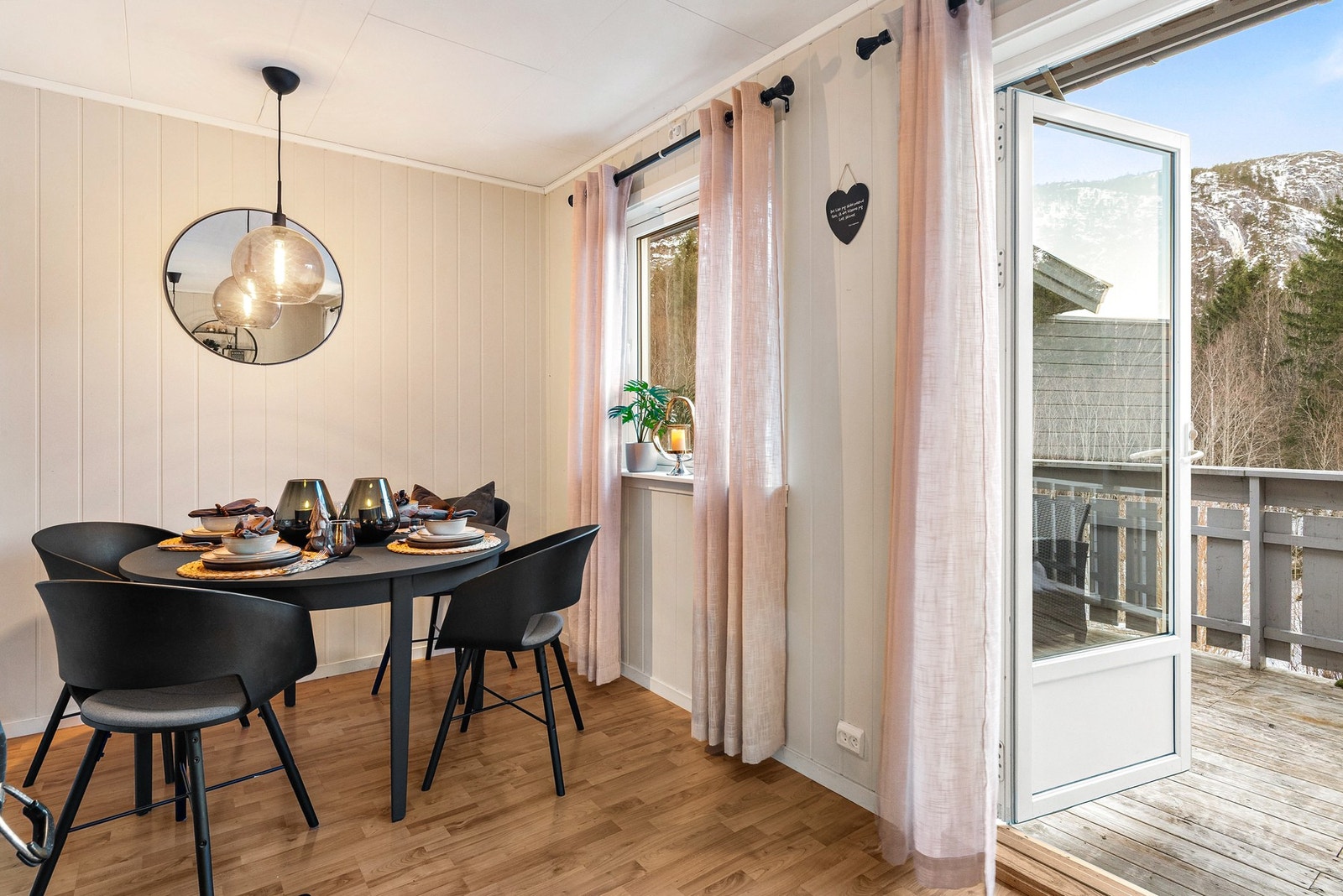 Velegnet sone for spisegruppe Galleribilde