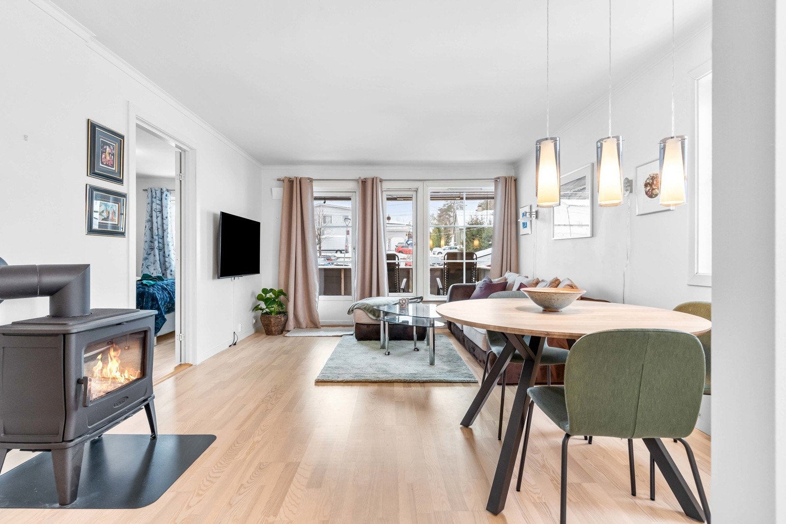 Velkommen til Mauritz Hansens vei 94 - En lys og attraktiv 3-roms selveierleilighet med praktisk planløsning, balkong på ca. 8 kvm og 2 biloppstillingsplasser. Galleribilde