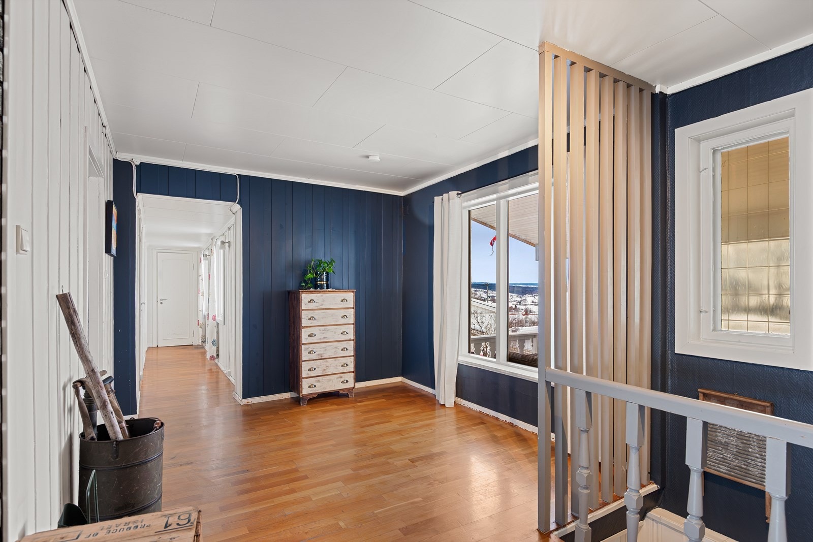 Spisestue rett ved kjøkkenet Galleribilde