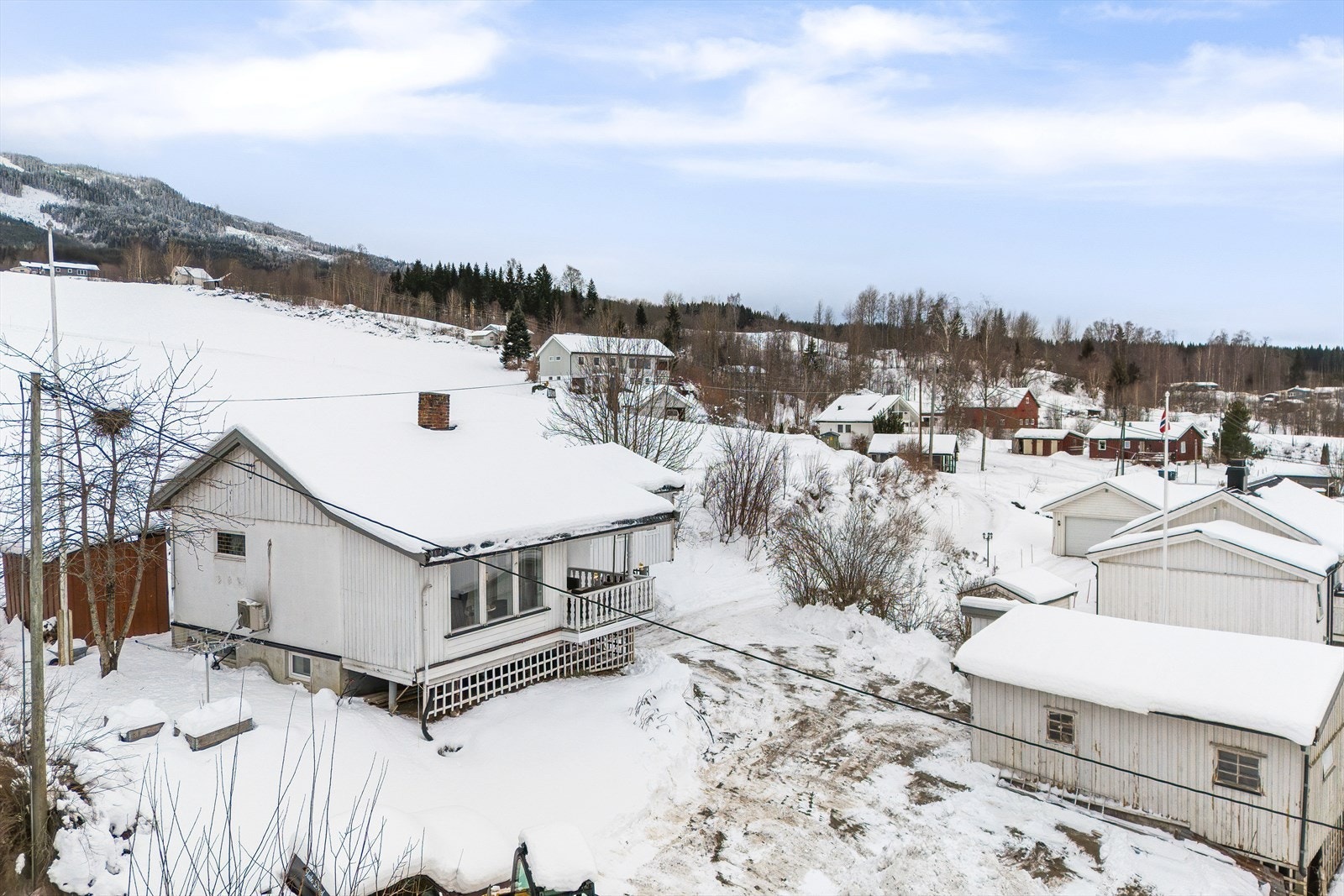 Fin og landlig beliggenhet i Totenvika - Gang og sykkelvei til skoler og Skreia sentrum Galleribilde