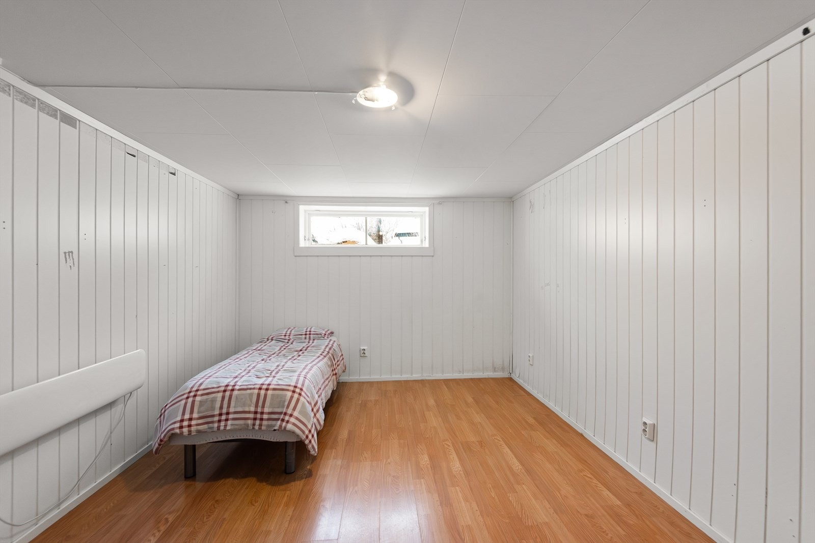 Soverom 2 sokkeletasje Galleribilde