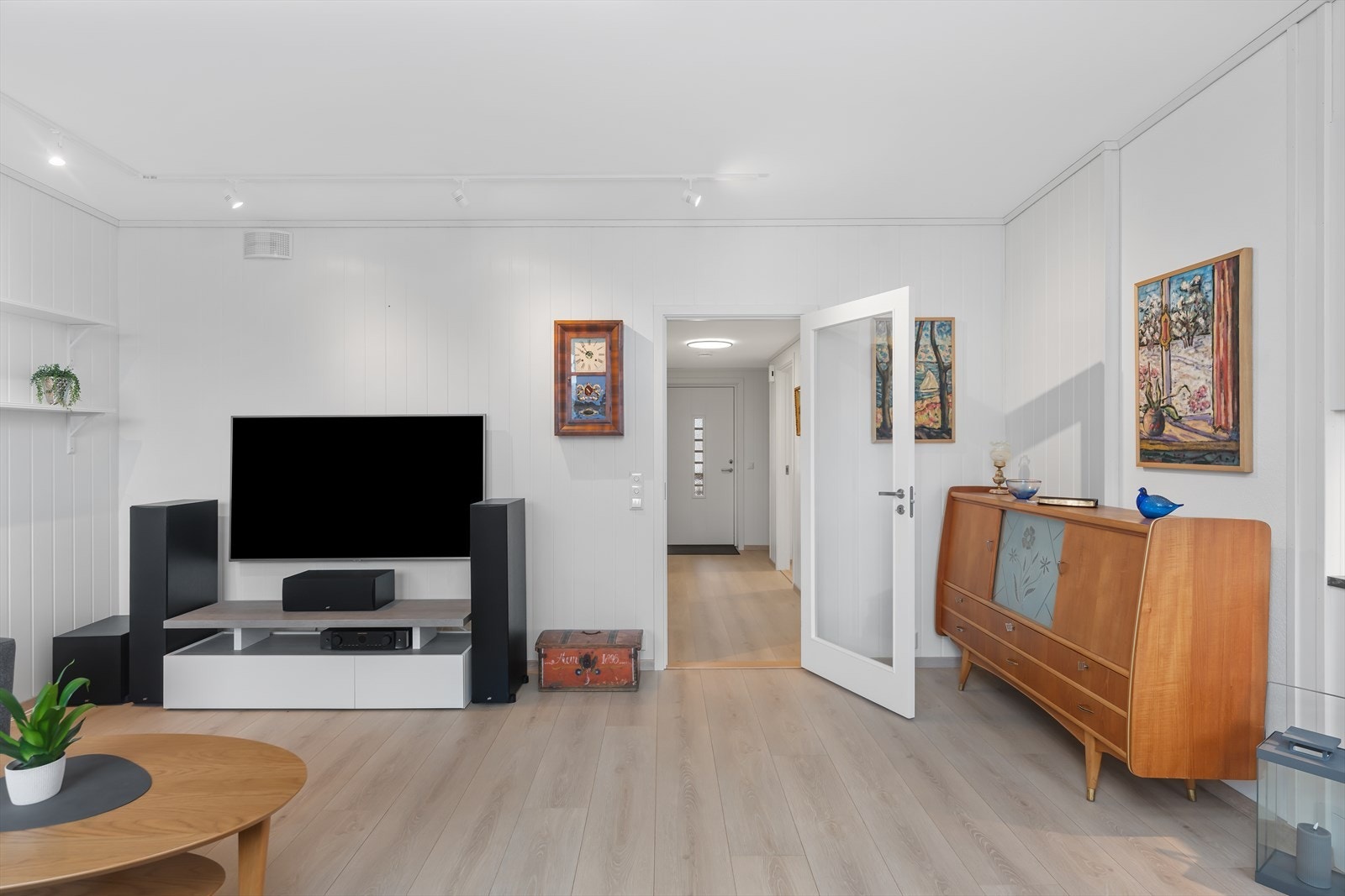 Vi tar turen ut i gangen igjen Galleribilde