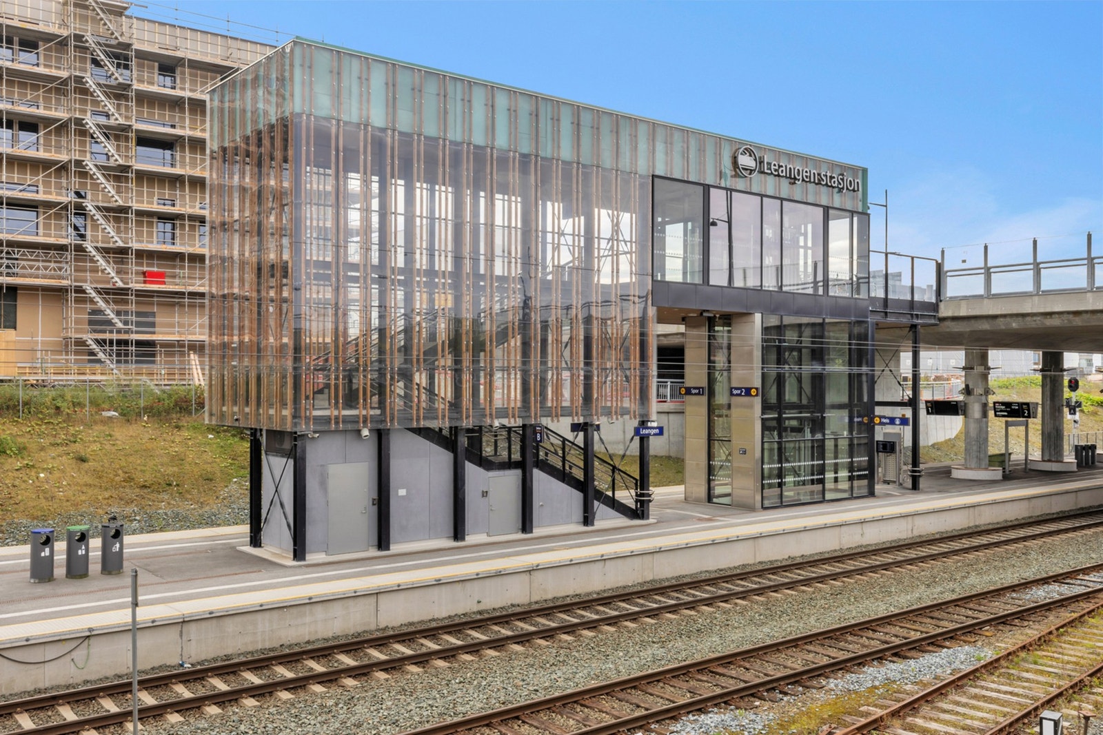 For deg som pendler er både Leangen og Lilleby stasjon innen rimelig gangavstand. Sirkus Shopping ca. 400 meter unna er knutepunkt for busstrafikk. Galleribilde