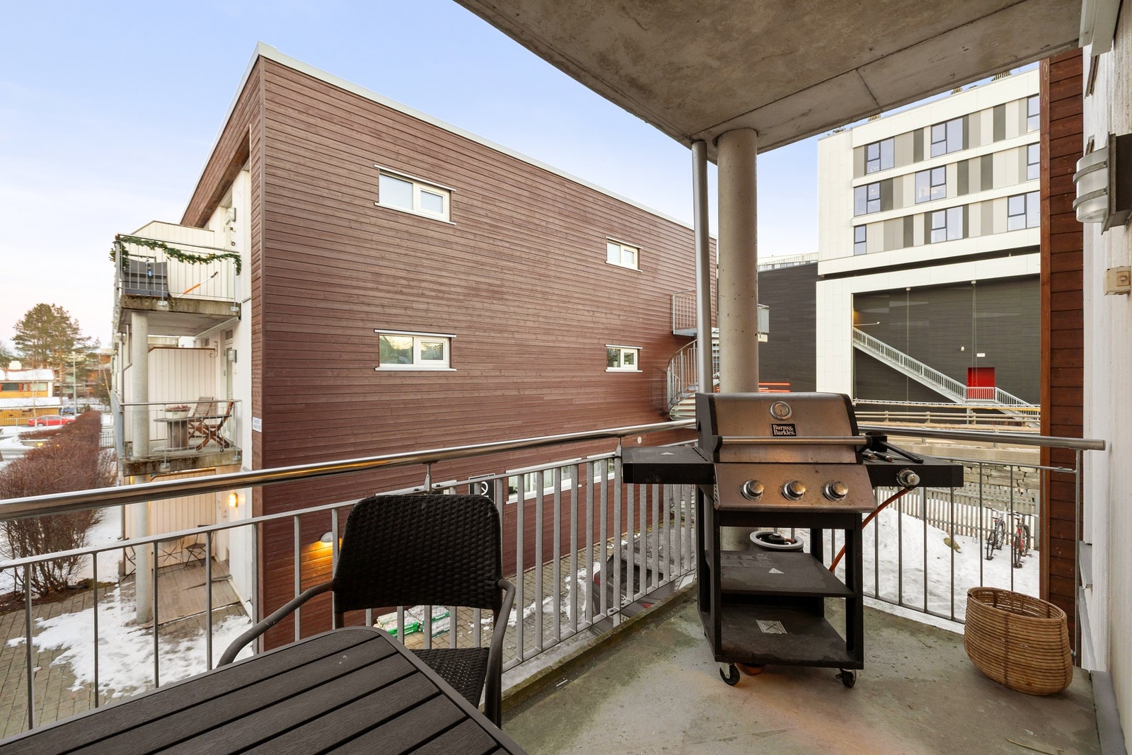 Til høyre i bildet ser du "Sirkus Shopping" et populært kjøpesenter beliggende få meter fra leiligheten. Galleribilde