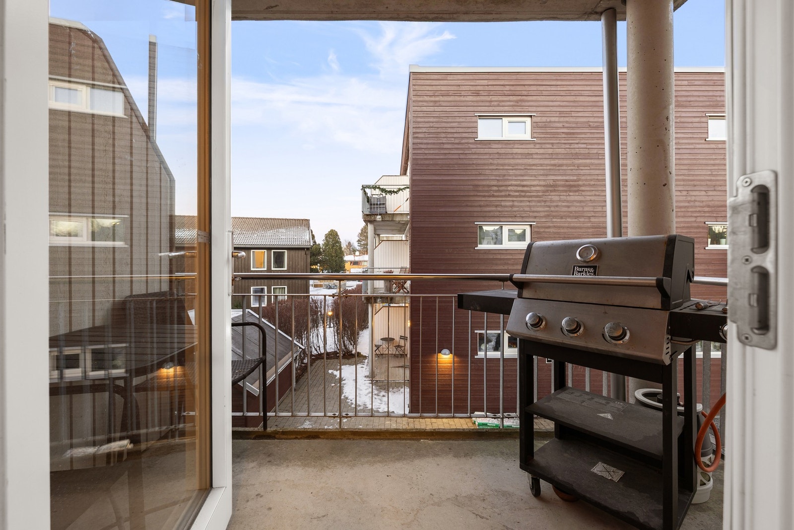 Fra hovedsoverommet har du videre adkomst til en trivelig balkong på 4,8 kvm. Galleribilde