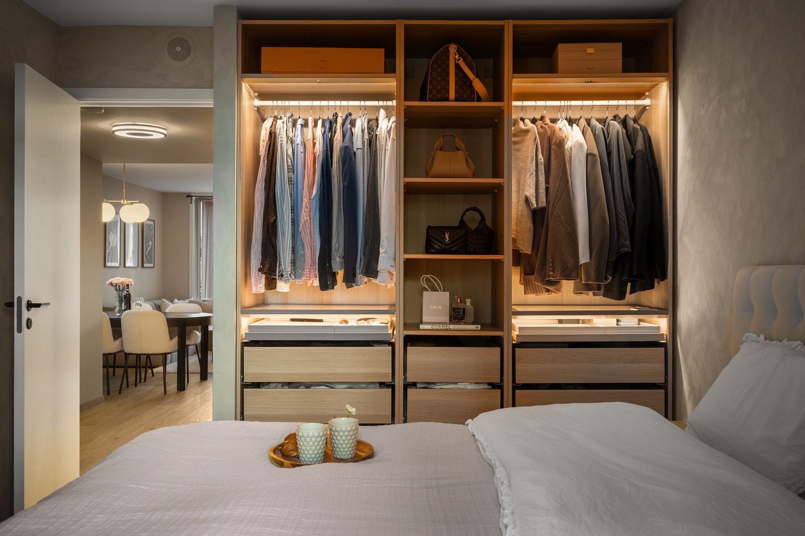 Soverommet har god plass til seng, garderobeløsning og annet soveromsmøblement. Galleribilde