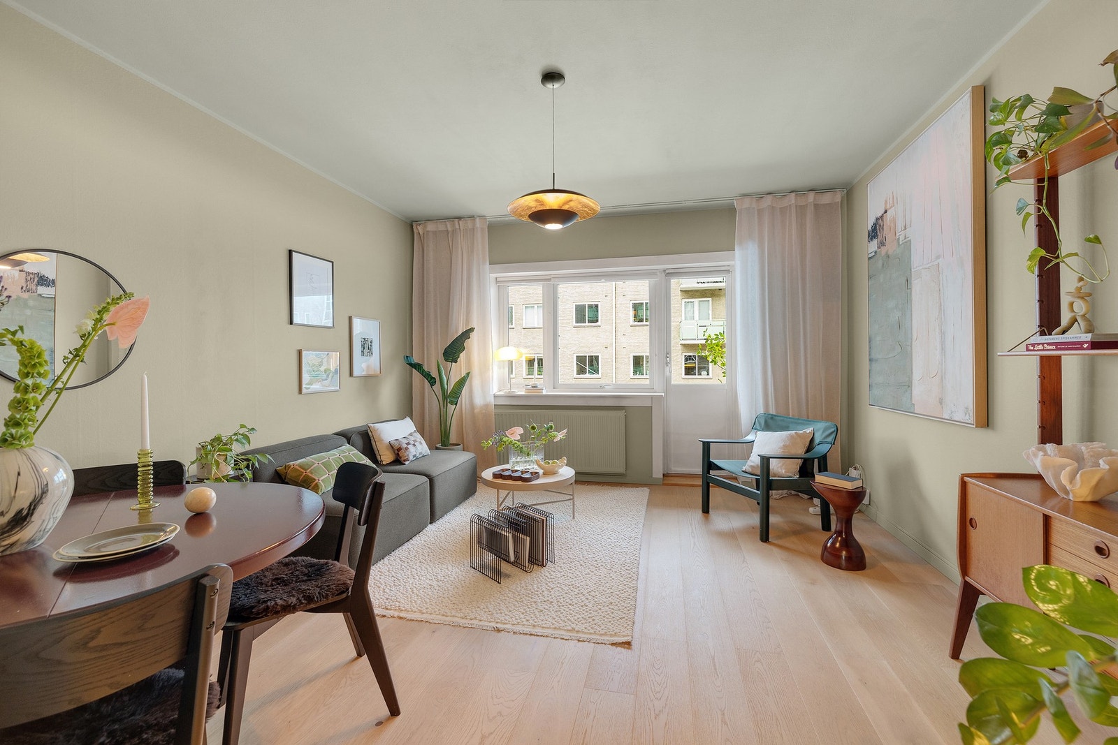 Leiligheten har en svært attraktiv og sentral beliggenhet, med kort avstand til det meste. Galleribilde