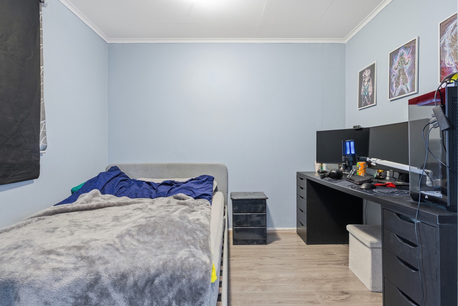 Del av soverom 3- Denne delen av rommet er ikke bruksendret. Det er stort vindu i rommet. Se salgsoppgaven for mer info. Galleribilde