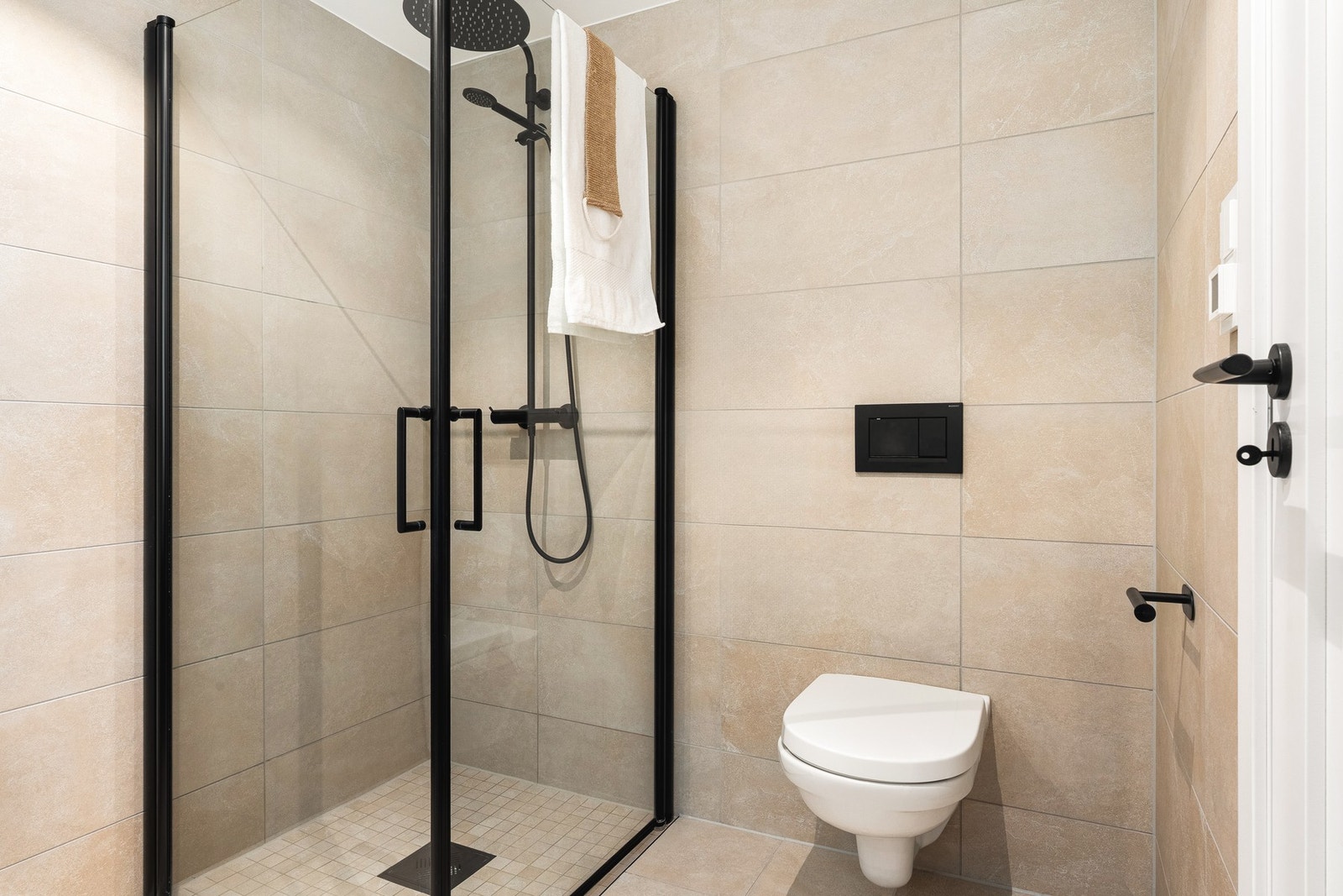 Her er det opplegg for vaskemaskin og plass til tørketrommel i tårn. Galleribilde