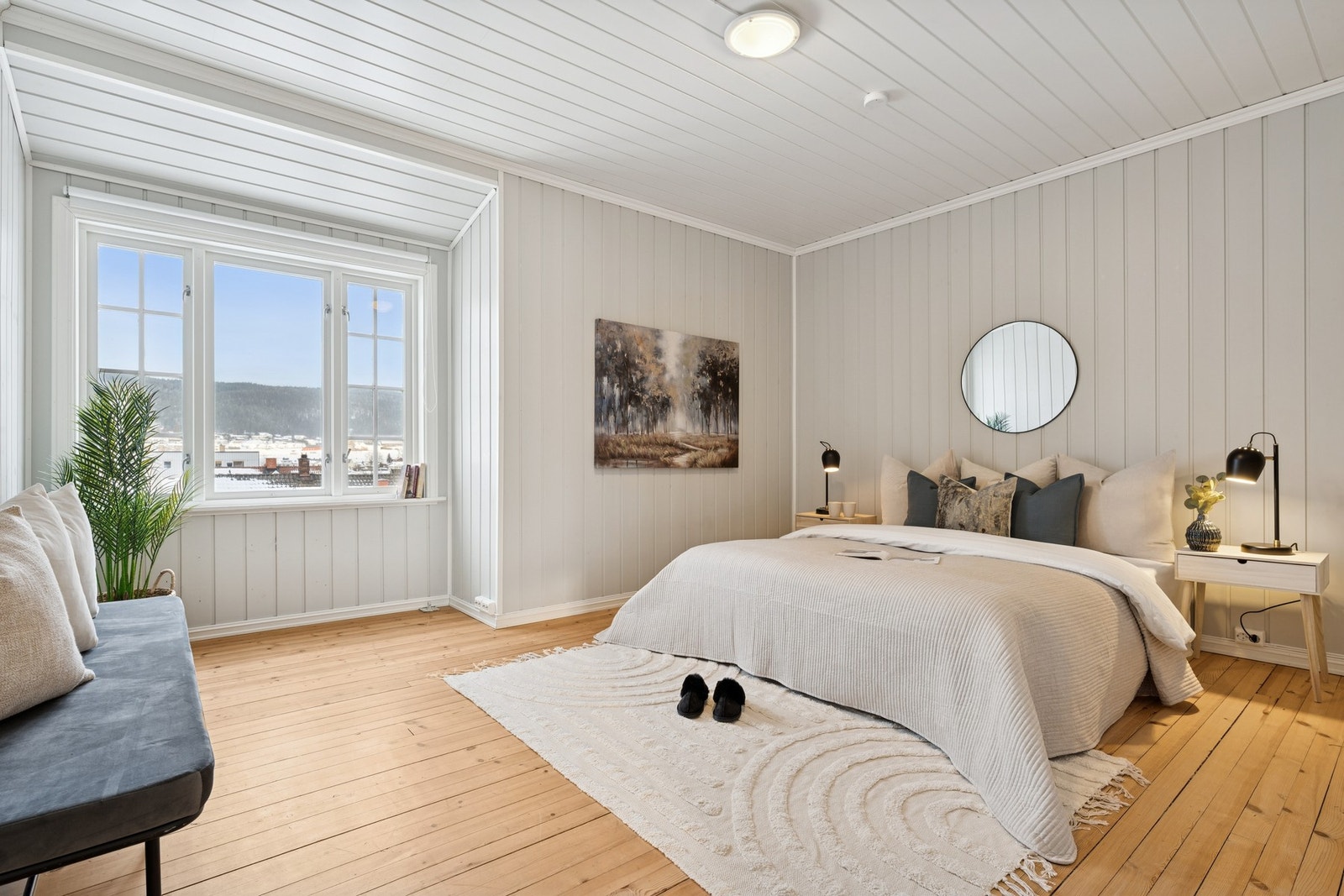 Hovedsoverommet er av god størrelse og har fin plass til seng og annet møblement. Galleribilde