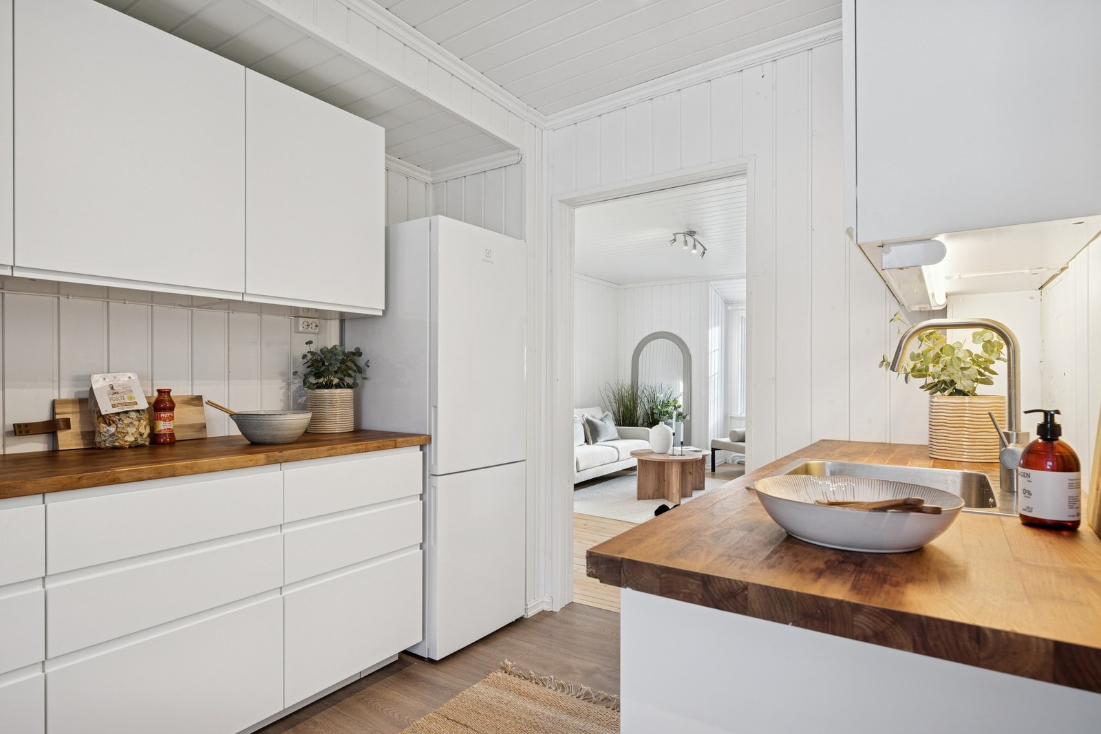 Kjøkkenet holder en moderne standard. Galleribilde