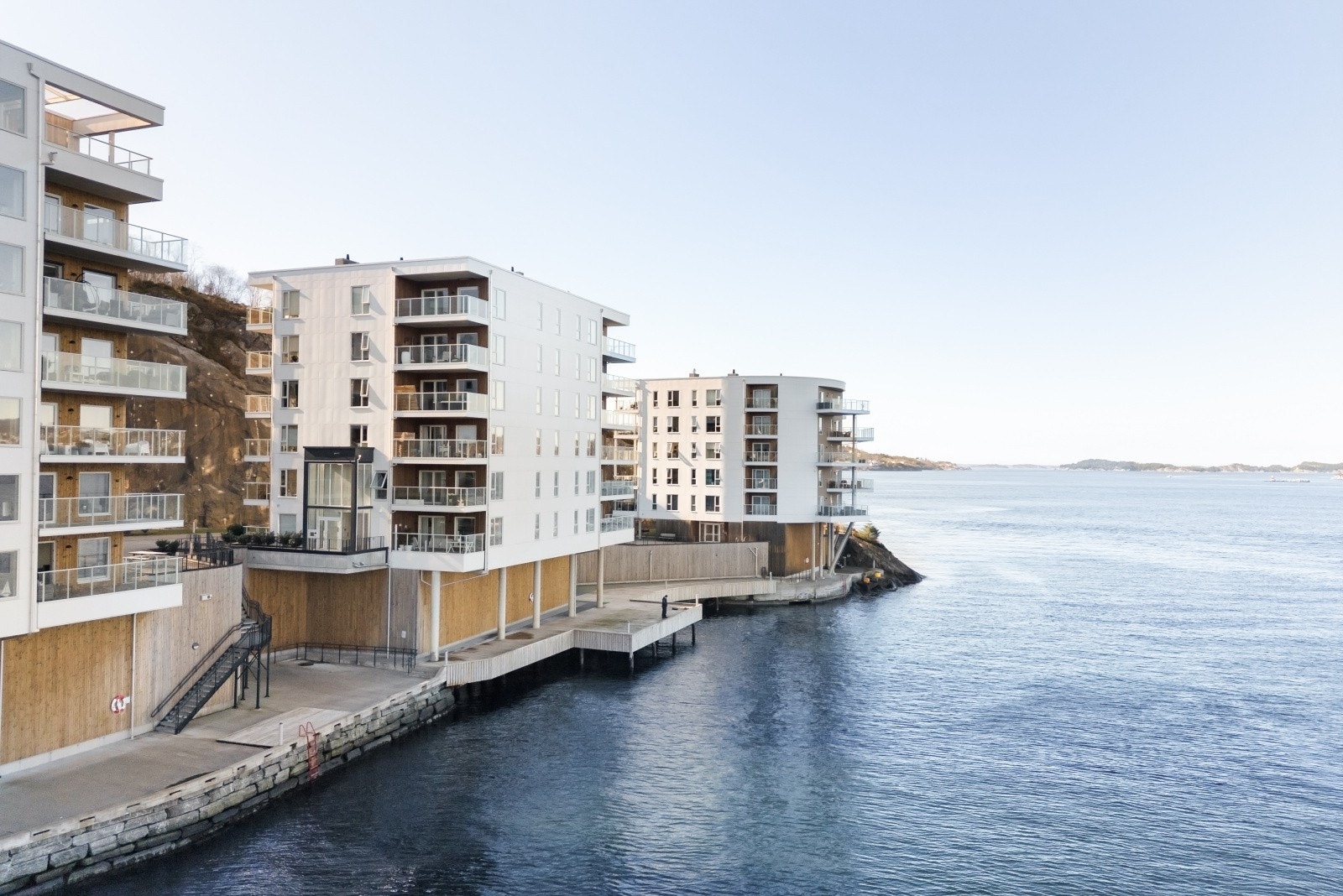 15 minutter til Bergen Sentrum. Gangavstand til butikker. Naturen rett utenfor døren. Galleribilde