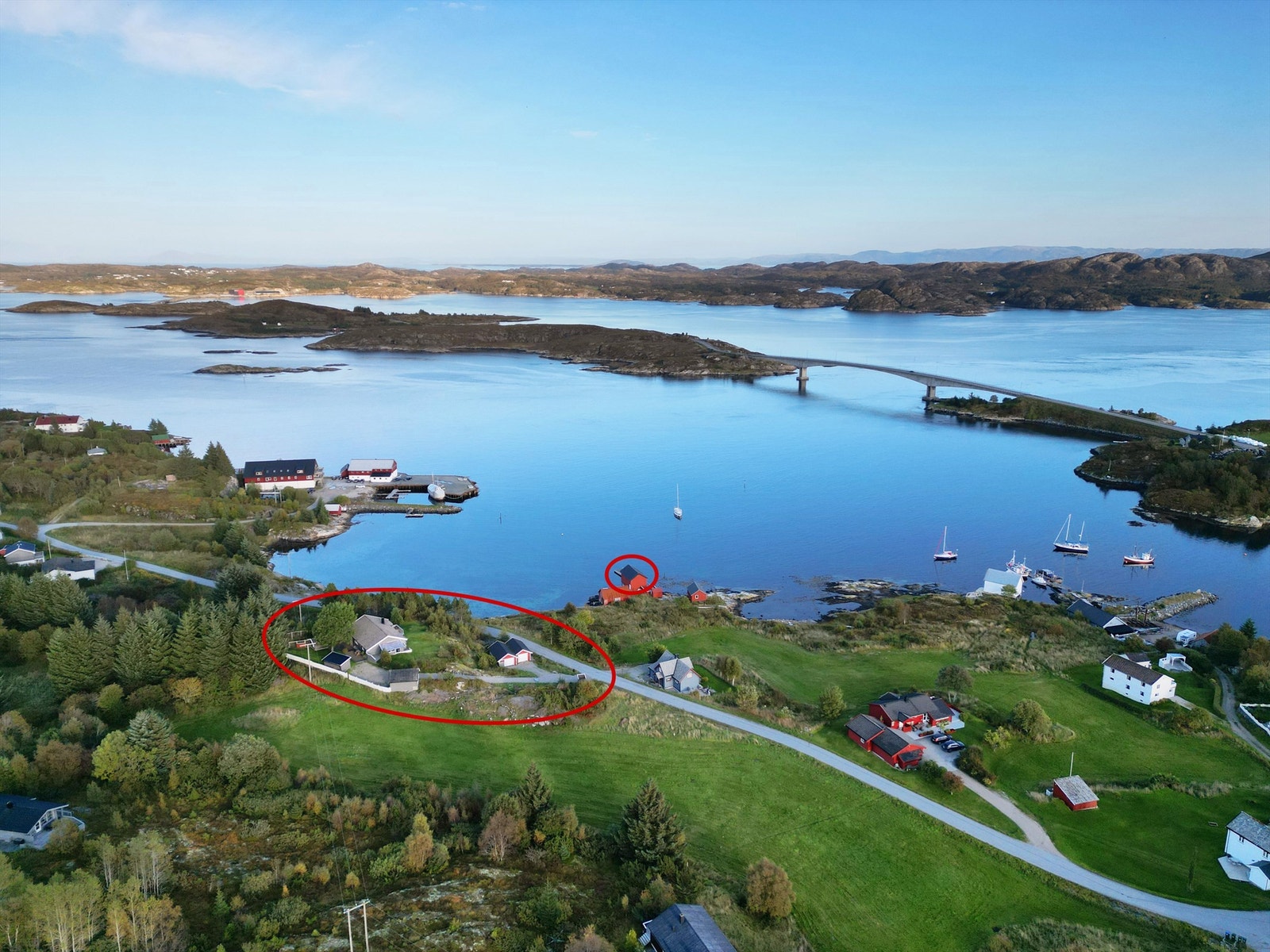 Velkommen til Jektvikveien 34 - en meget stor eiendom med skjermet beliggenhet i naturskjønne omgivelser på Ansnes.
Foto: Fotograf Eidsmo Galleribilde