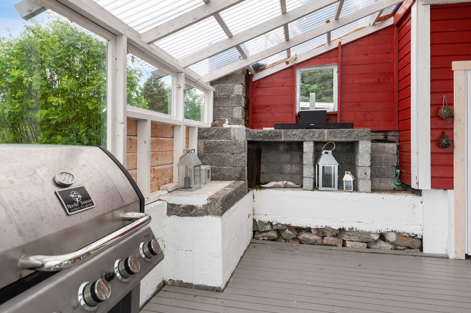 Her nyter man godt av innebygd grill og rikelig med lysinnslipp. Galleribilde