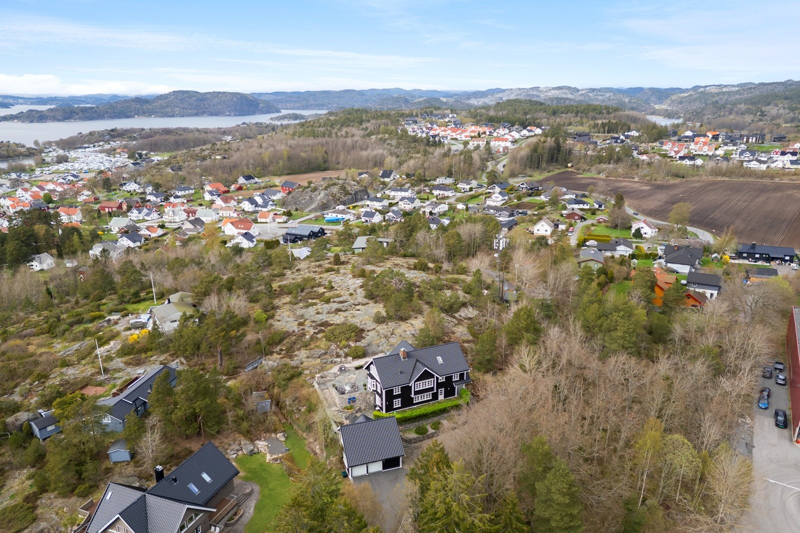 Nærhet til buss, butikk, skole og barnehage. Galleribilde