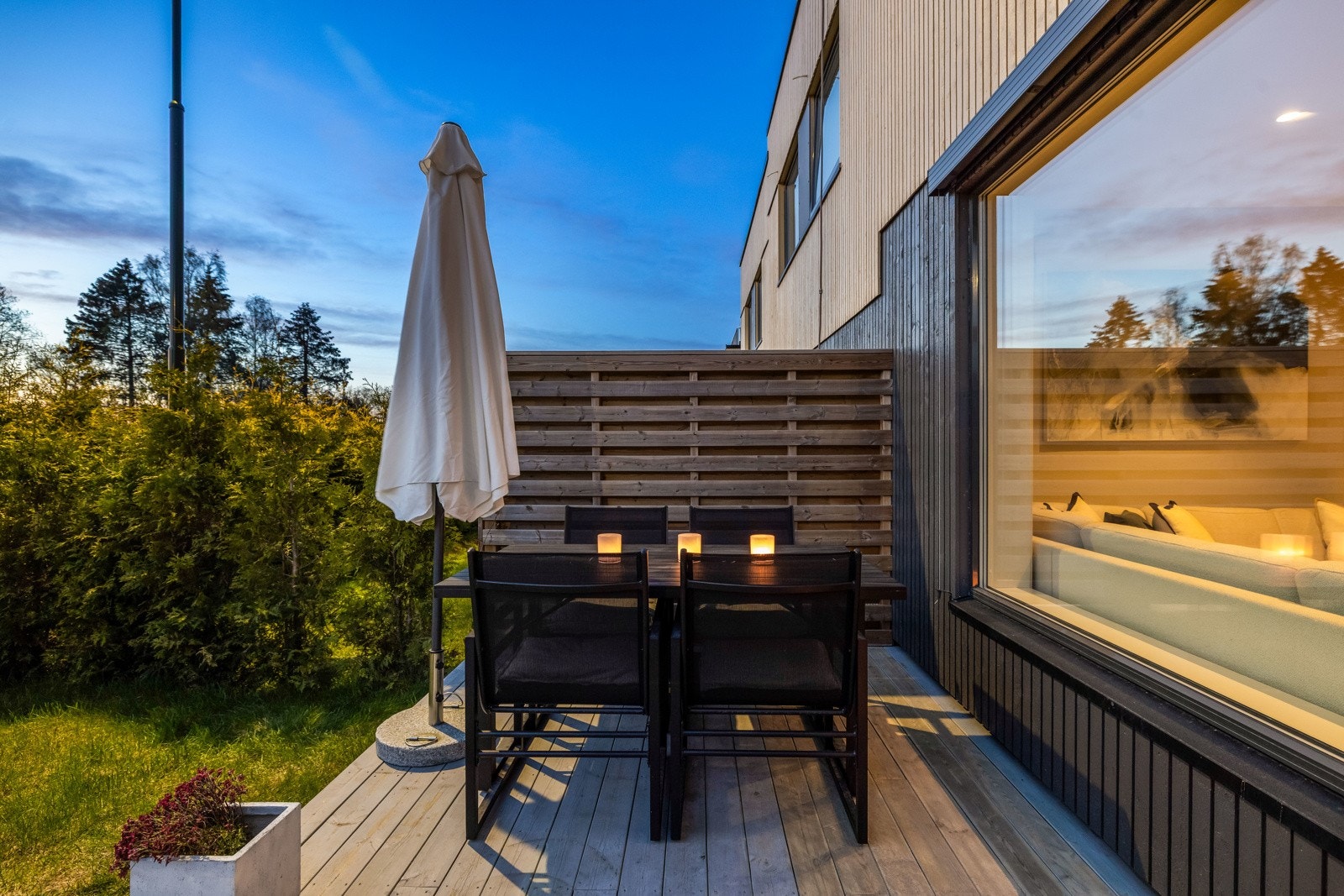 Terrassen er på ca. 13 kvm. Galleribilde