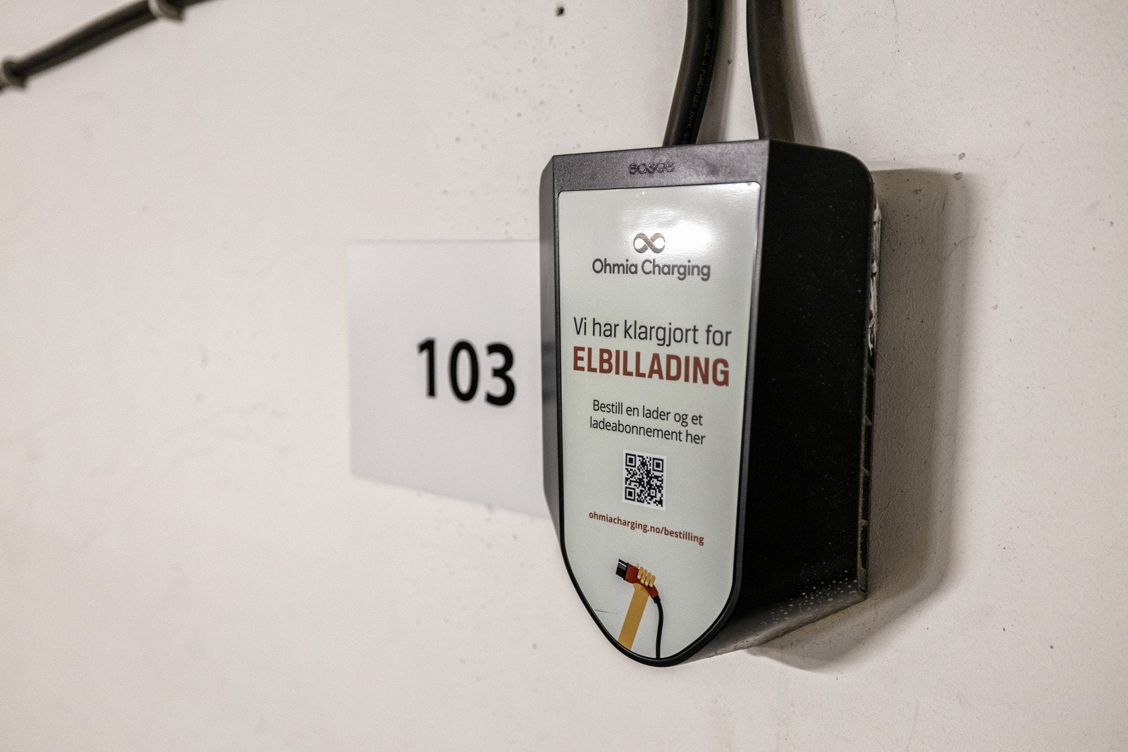 Det er klargjort for elbillader på plassen. Galleribilde