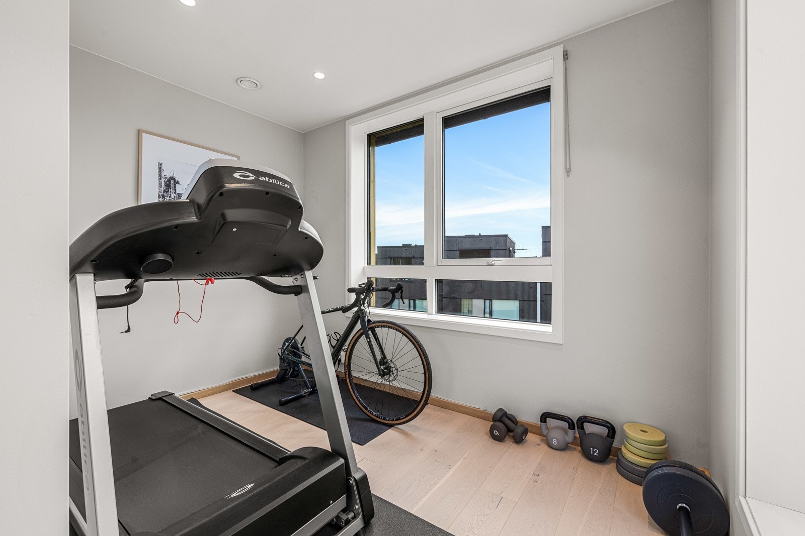 Liten og hyggelig stue som i dag benyttes som treningsrom. Galleribilde