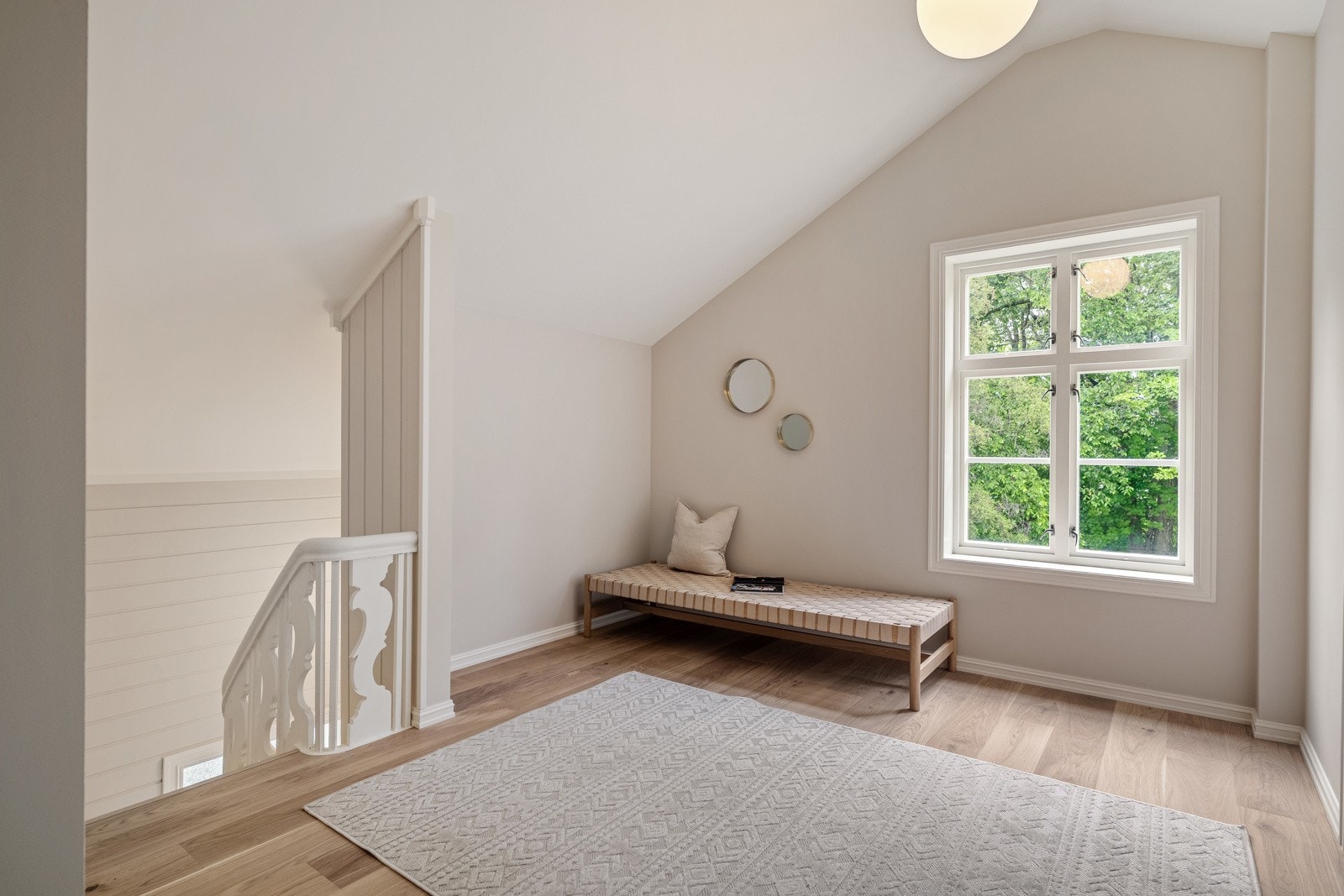 Den gode romfølelsen videreføres i boligens 2.etasje. Galleribilde