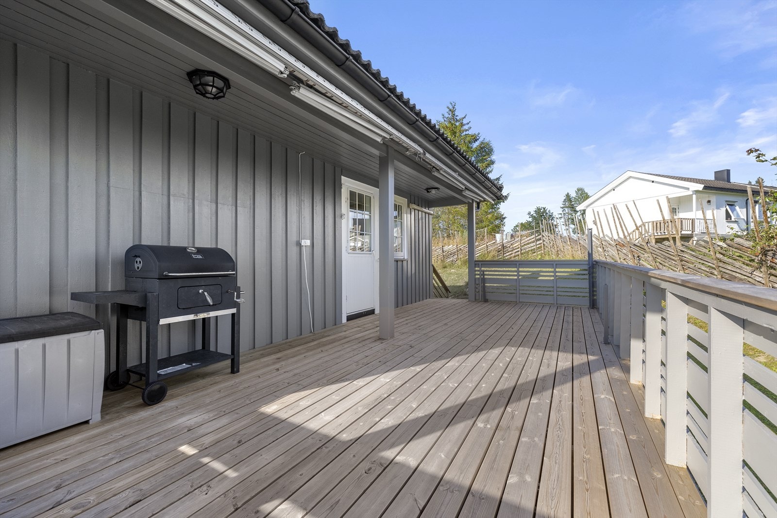 Utgang ned til baksiden av huset. Galleribilde