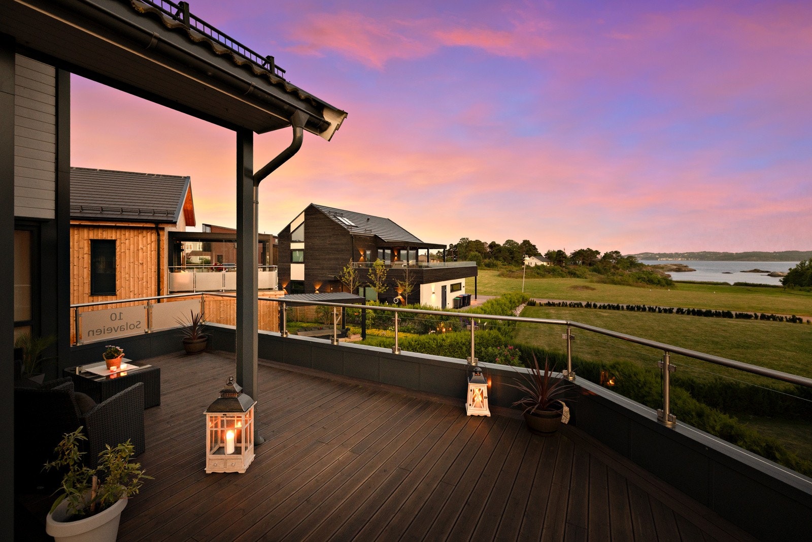 Med sol til langt på kveld får du maksimalt ut av sommerdagene - enten du vil slappe av eller samle til hyggelige sammenkomster Galleribilde