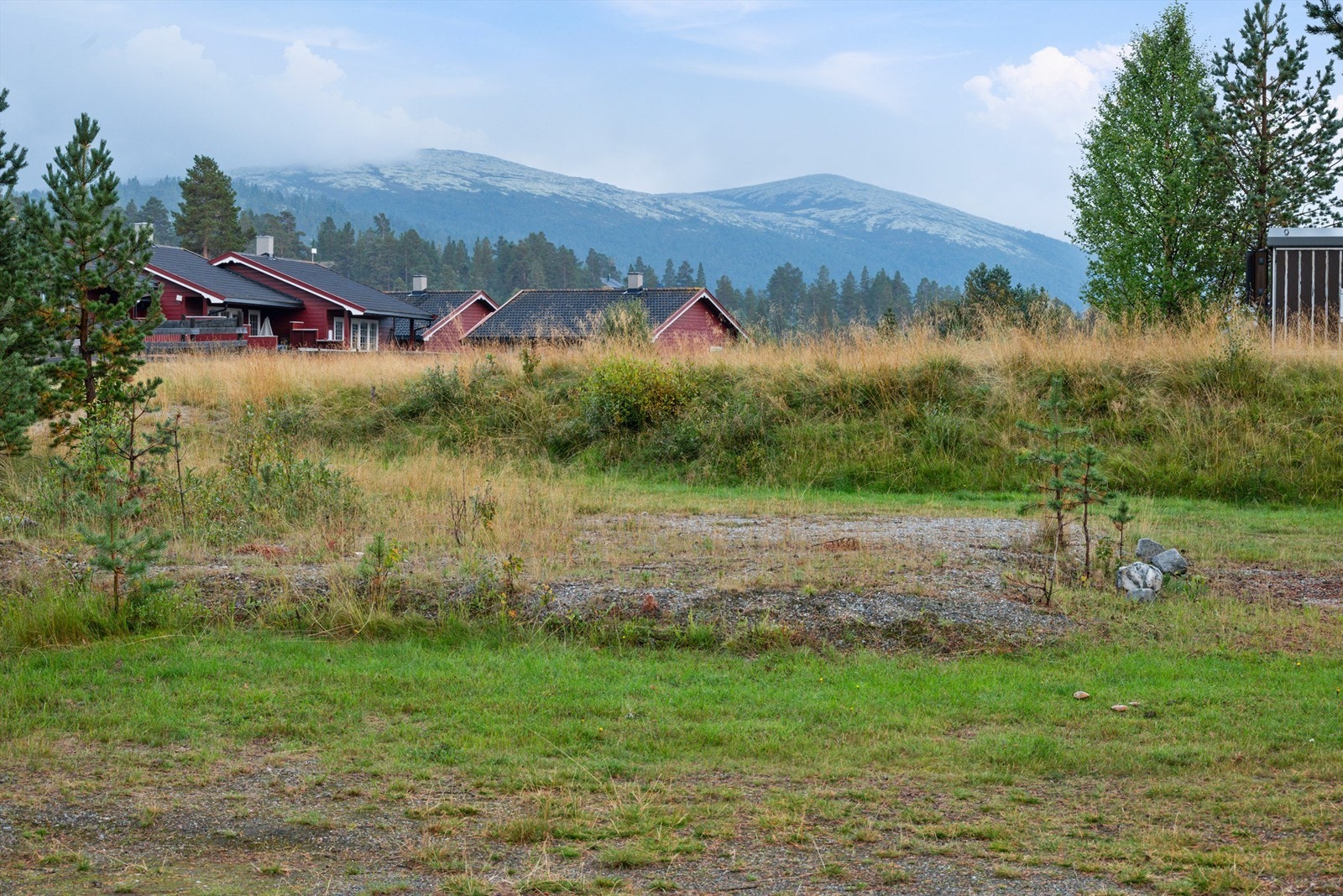 Fantastiske turmuligheter i området både sommer og vinter. Julenissens Hus og Savalen fjellhotell ligger like ved. Flere vann og fiskemuligheter i området. Galleribilde