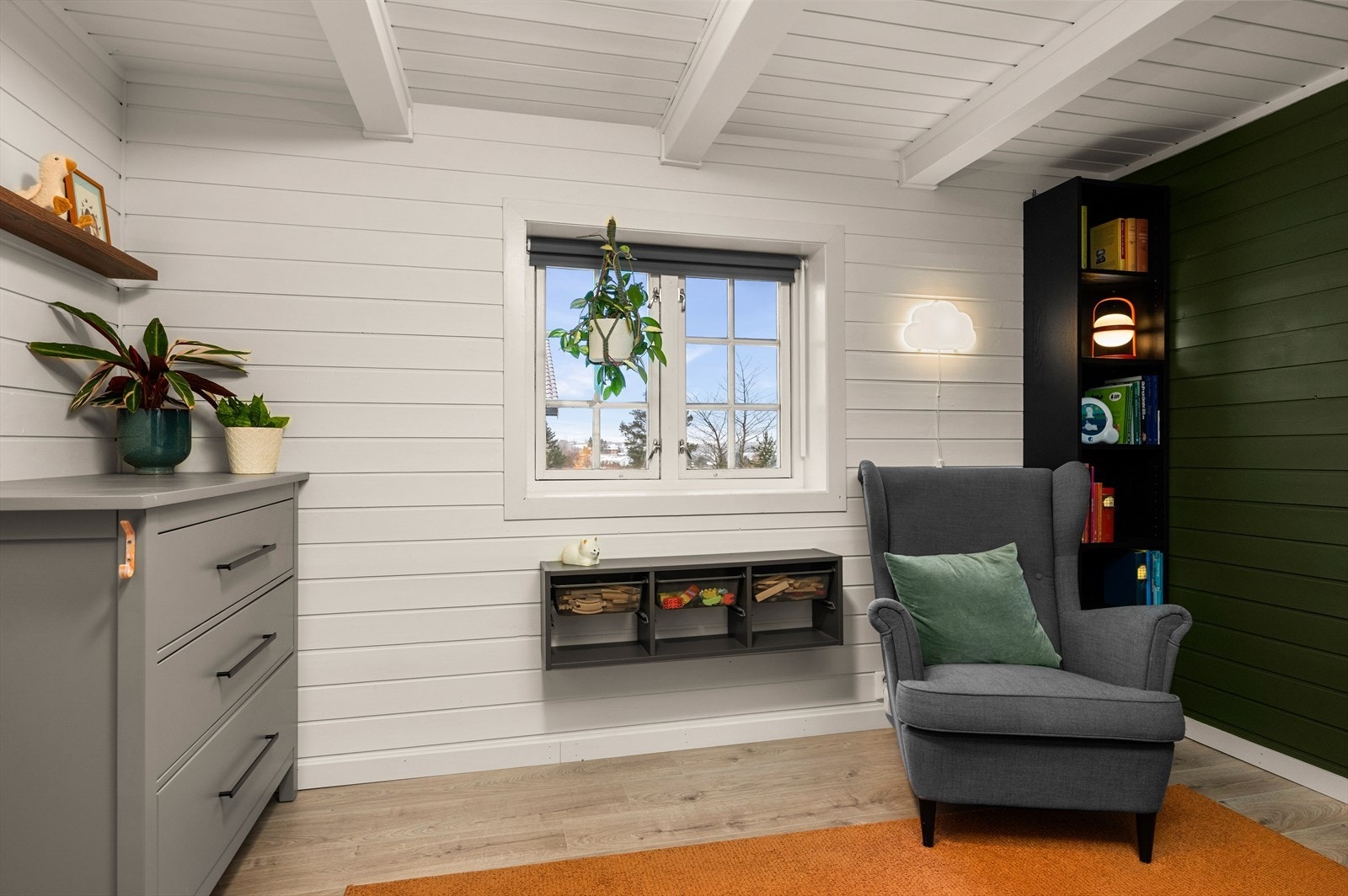 Det andre soverommet er også av god størrelse, og er i dag innredet som barnerom. Her er det også god plass til dobbeltseng og garderobe. Galleribilde