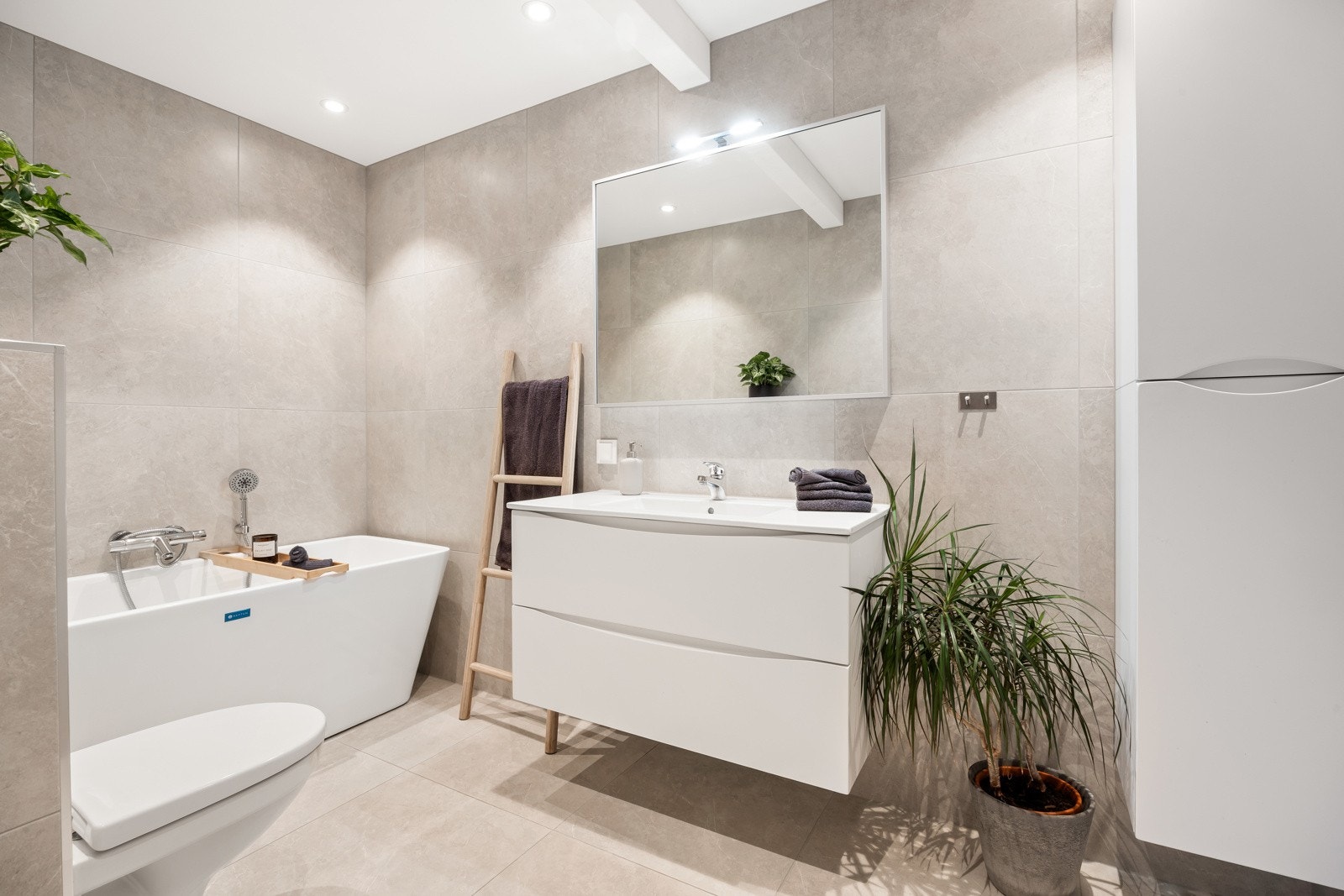 Lekker flislagt bad fra 2021 - alt av dokumentasjon følger Galleribilde