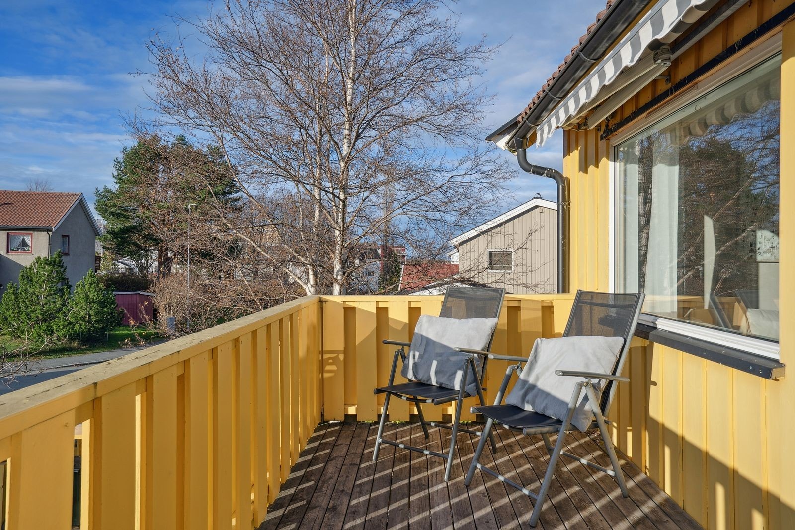 Fra stuen har du utgang til en sørvest-vendt balkong med gode solforhold. Galleribilde