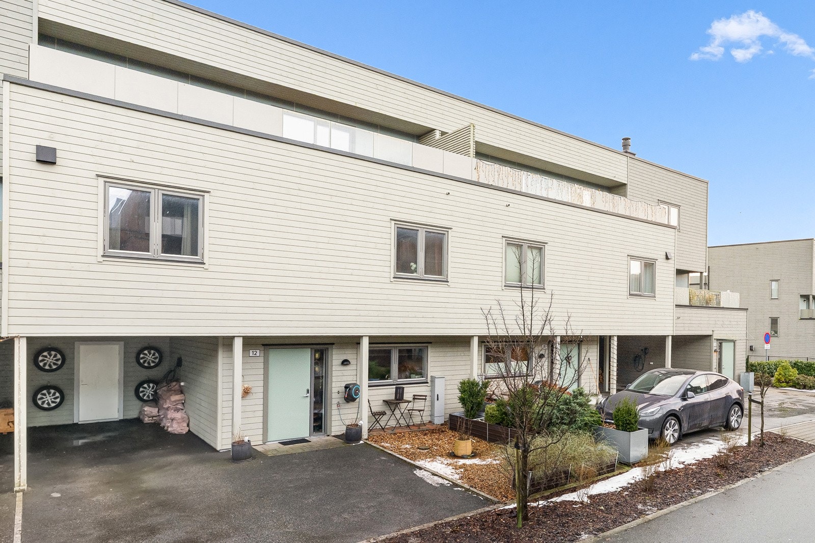 Bronsekarveien 12 presenteres av Proaktiv Eiendomsmegling v/ Kay Stian Espeland. Galleribilde