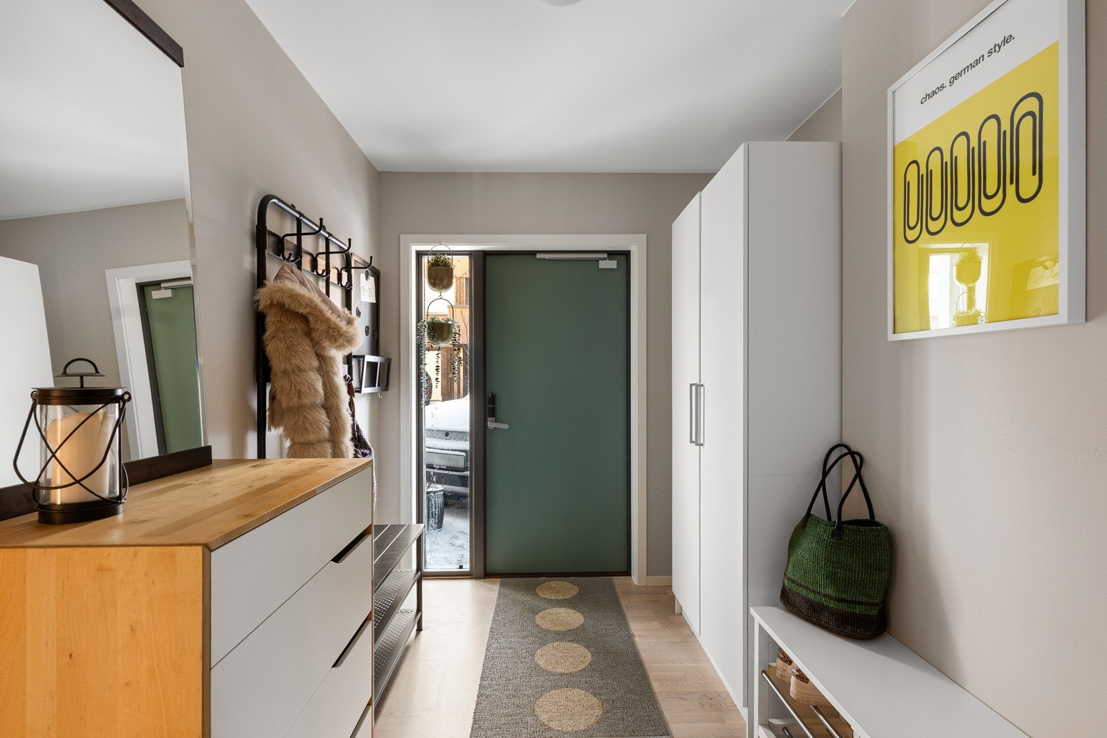 Lys og innbydende entré med varmekabler. Galleribilde