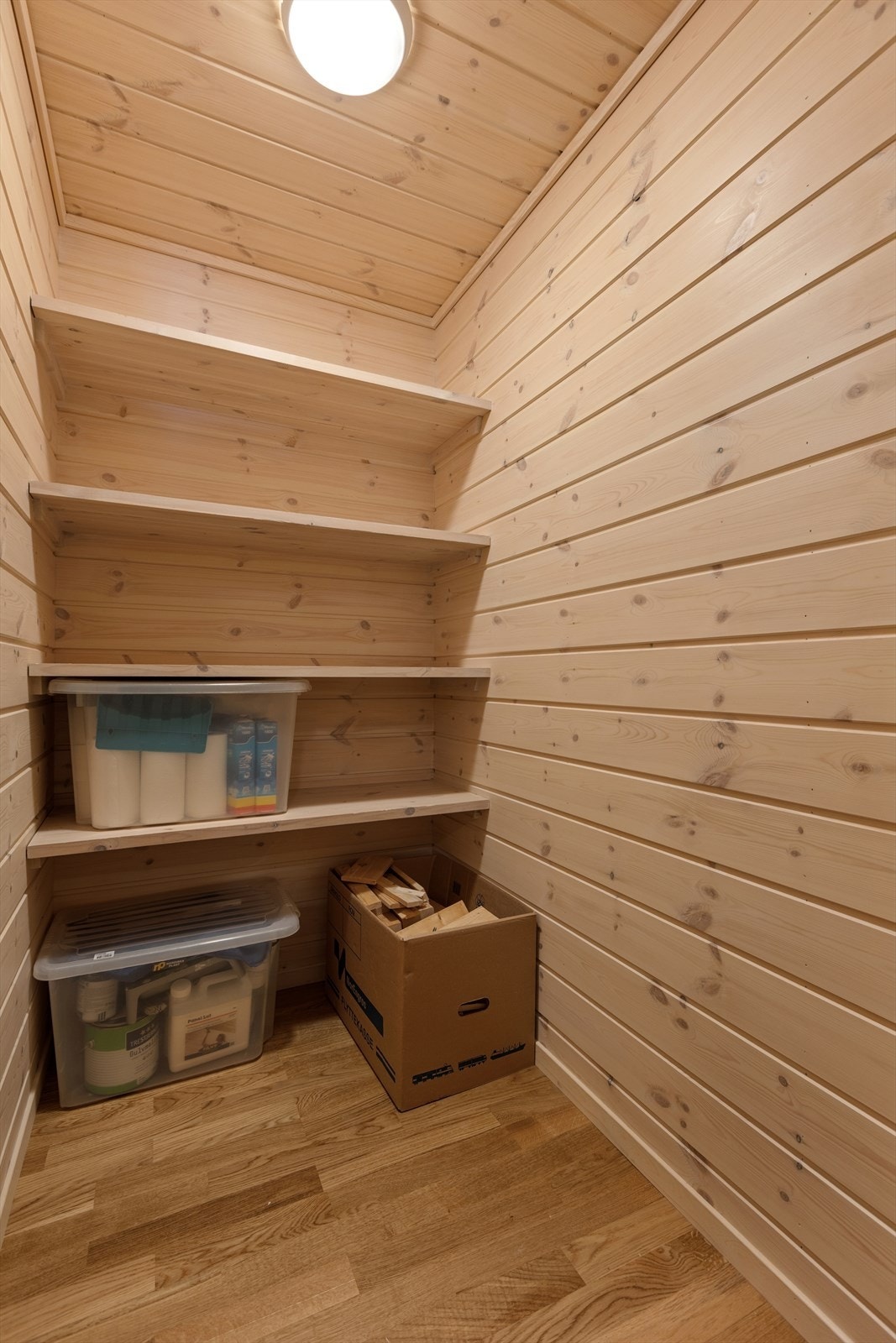 I tilknytning til entreen finner man en bod som gir god lagringsplass til ekstra klær og utstyr. Galleribilde