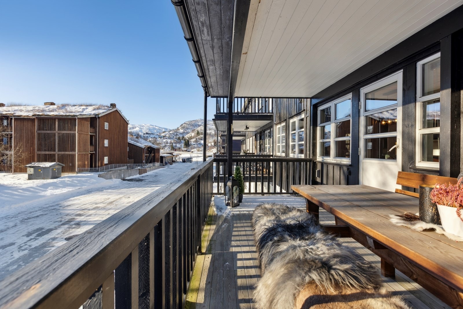 Her har man god plass til å møblere med stor sittegruppe. Galleribilde