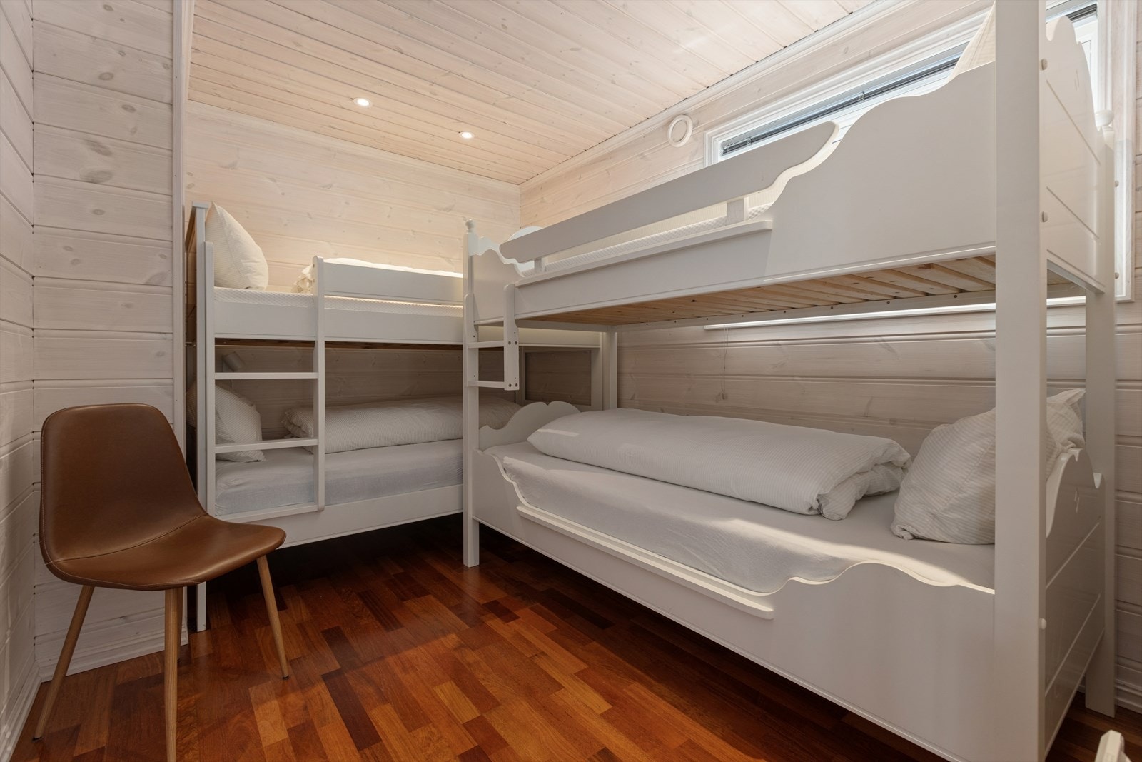 Soverom 3 er romslig og godt unyttet med fire sengeplasser. Galleribilde